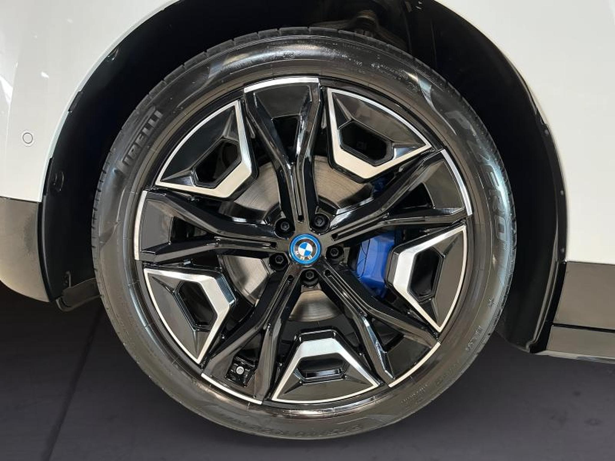 BMW iX iX xDrive40 (2024) - Foto 10