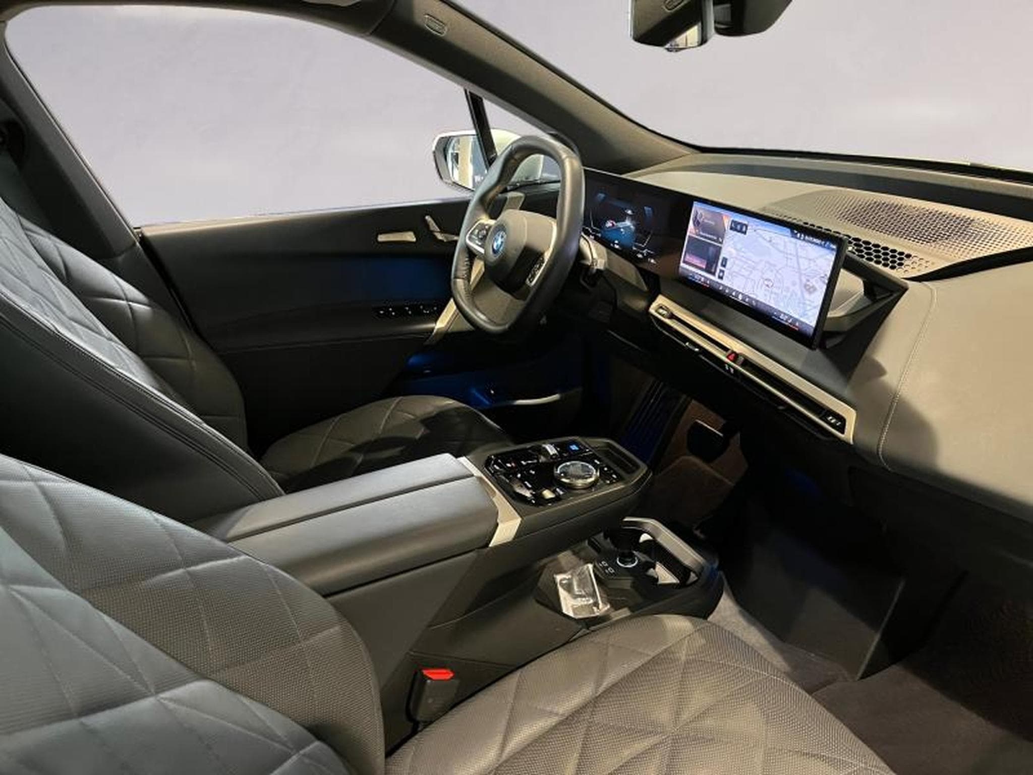 BMW iX iX xDrive40 (2024) - Foto 13