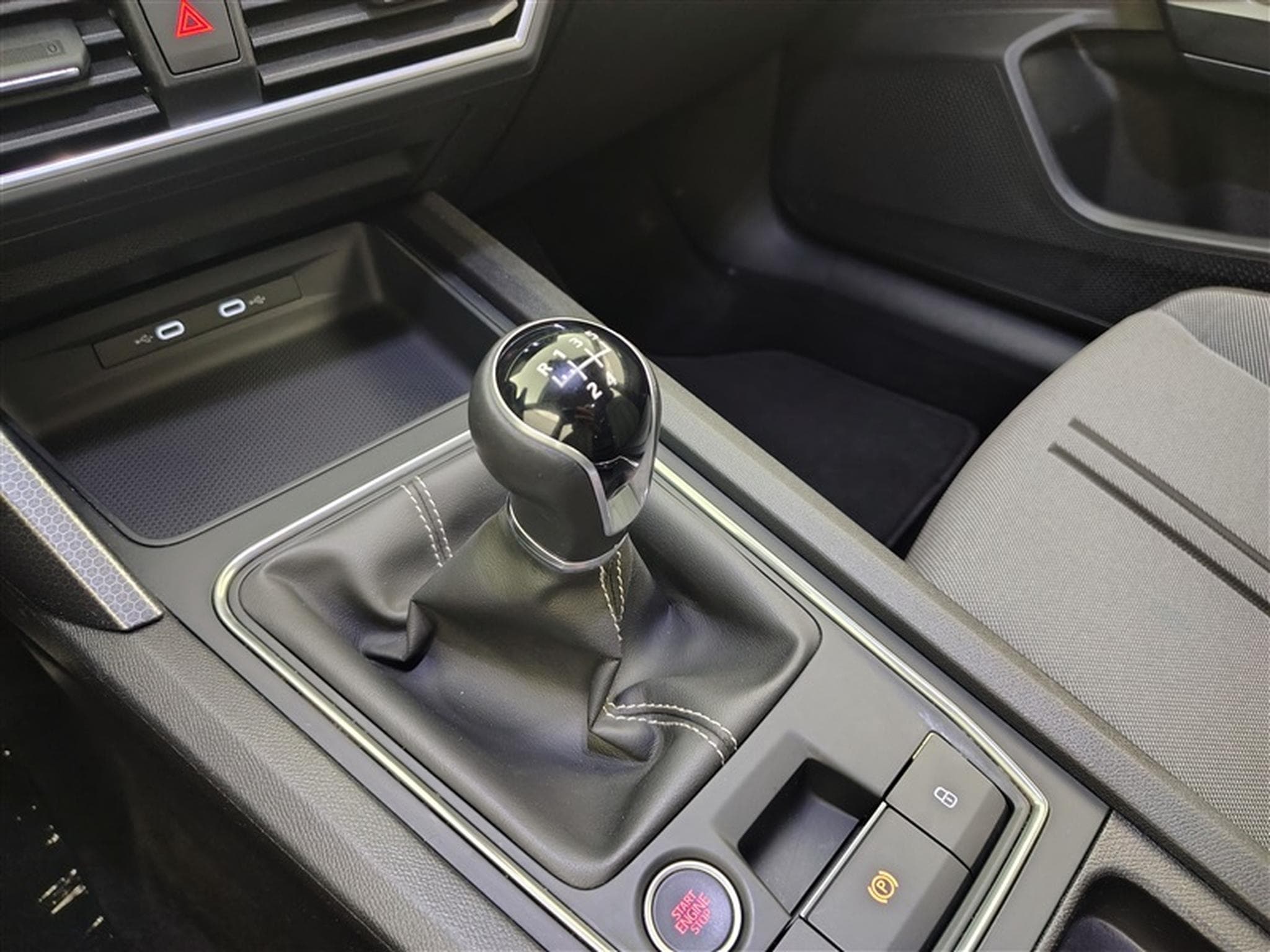 Seat Leon 1.0 EcoTSI Move! NAVI/LED/JA16/PDC AV AR (2023) - Photo 12
