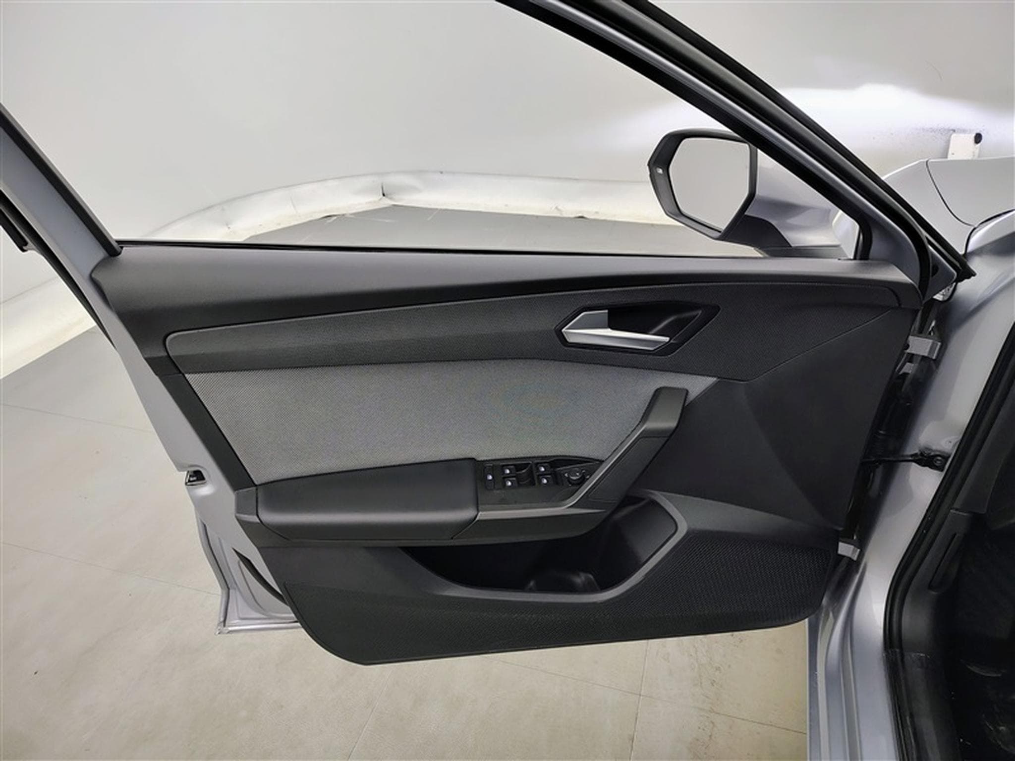 Seat Leon 1.0 EcoTSI Move! NAVI/LED/JA16/PDC AV AR (2023) - Photo 17
