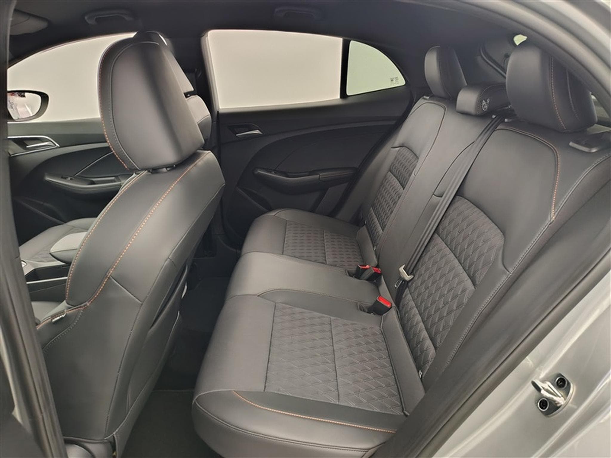 MG MG3 1.5 Hybrid BVA Luxury NAVI / FULL LED / CUIR PARTIEL / CAM (2024) - Photo 13