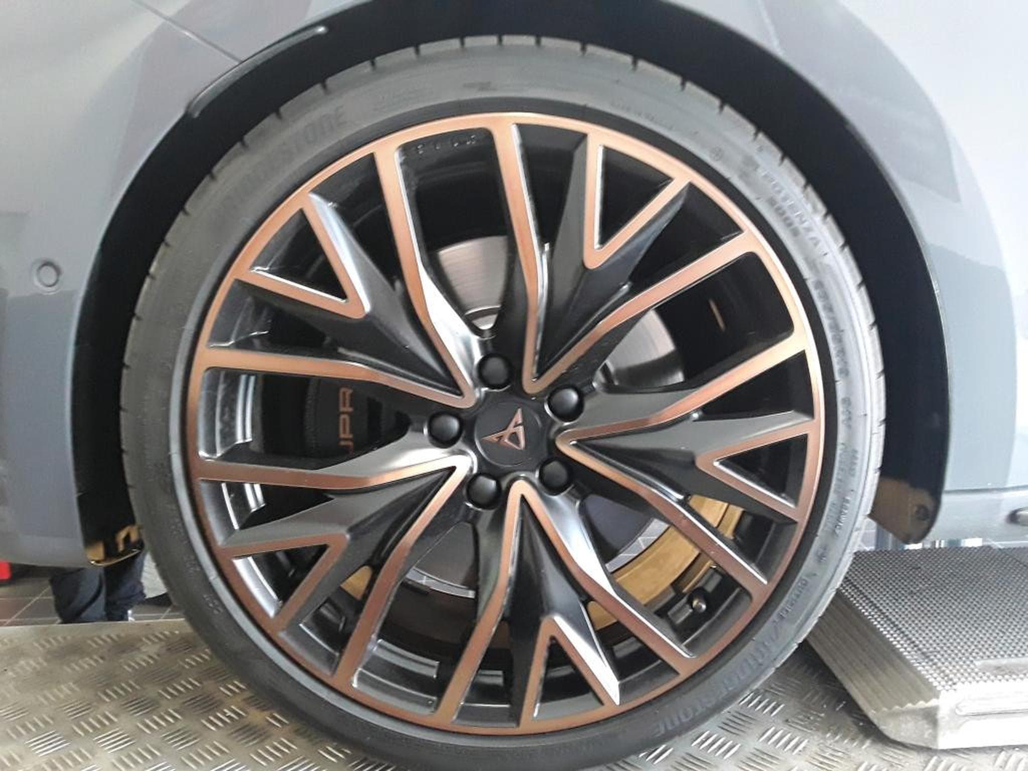 Cupra Leon VZ CUP 2.0 TSI 300CV * PANO * VSS * BEATS * CARBONE * (2024) - Foto 13