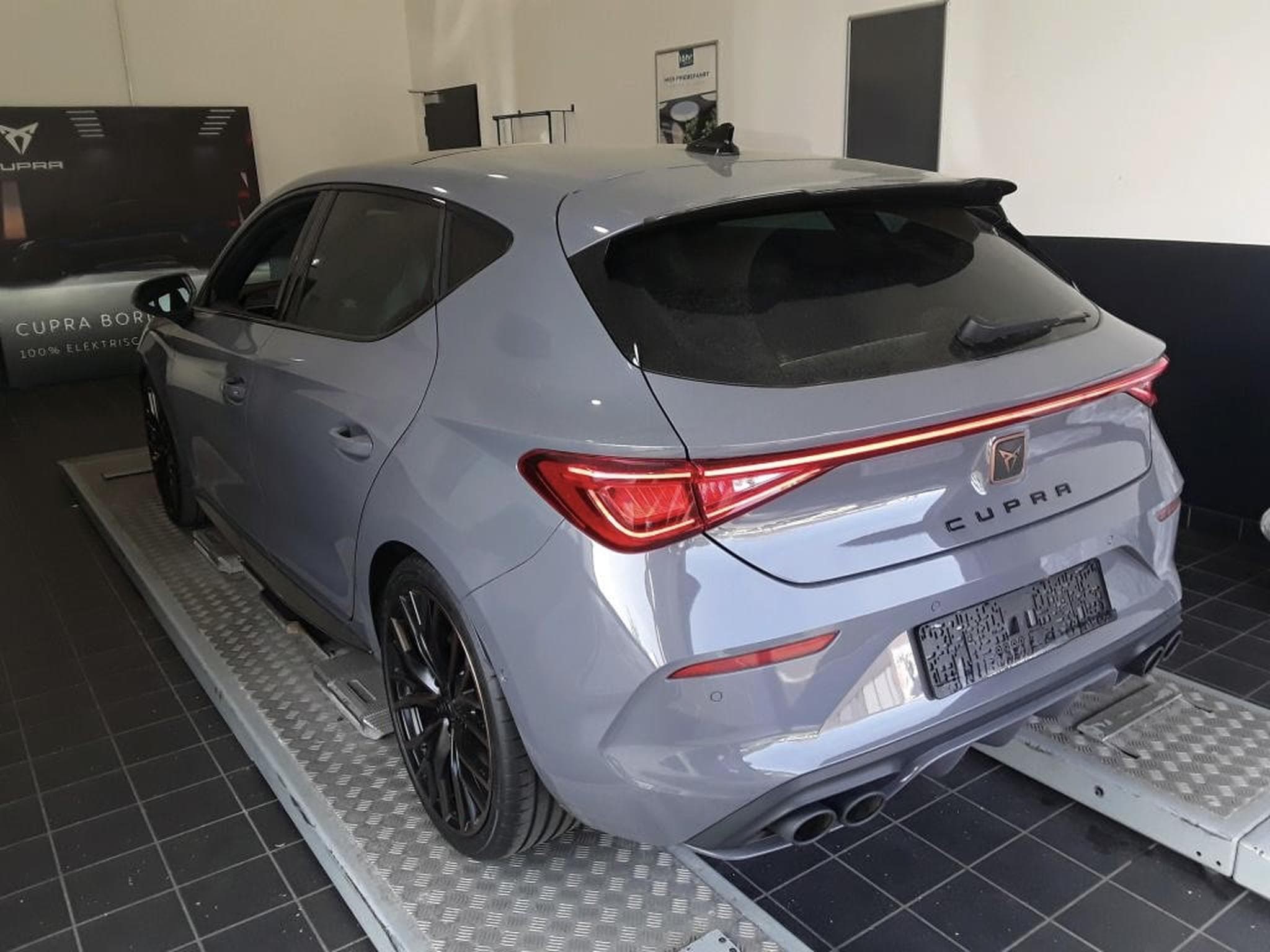 Cupra Leon VZ CUP 2.0 TSI 300CV * PANO * VSS * BEATS * CARBONE * (2024) - Foto 3