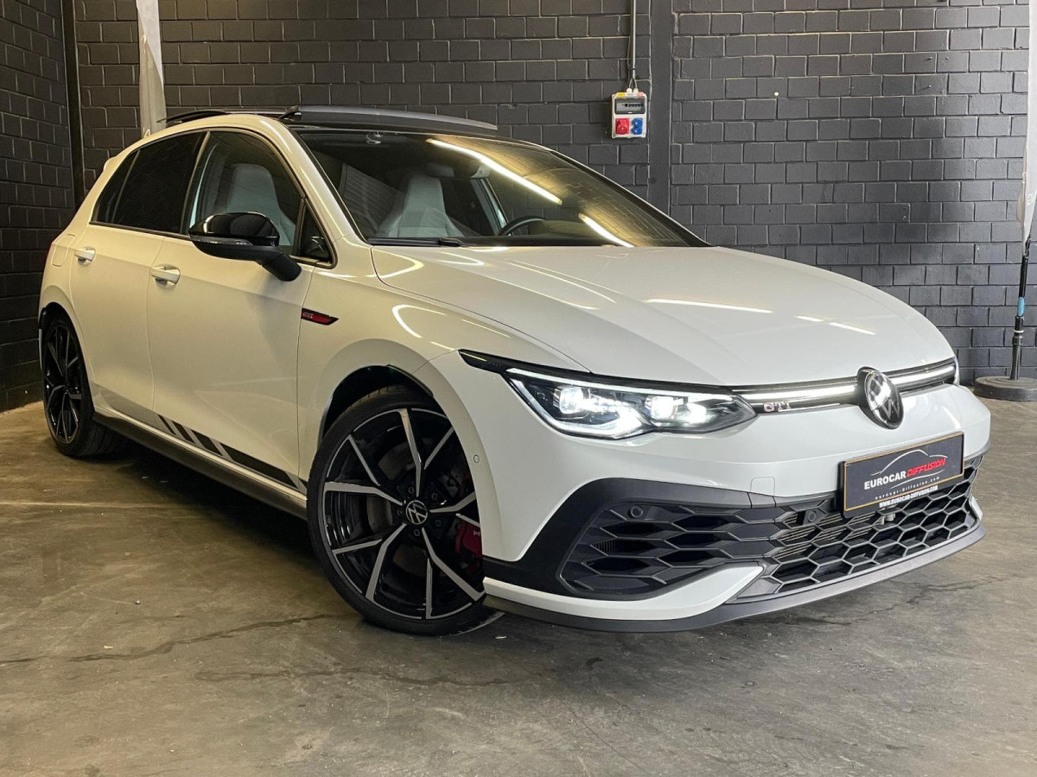 VW Golf GTI Clubsport 2.0 TSI 300CV DSG7 *PANO* MATRIX *ESTORIL* (2024) - Foto 3