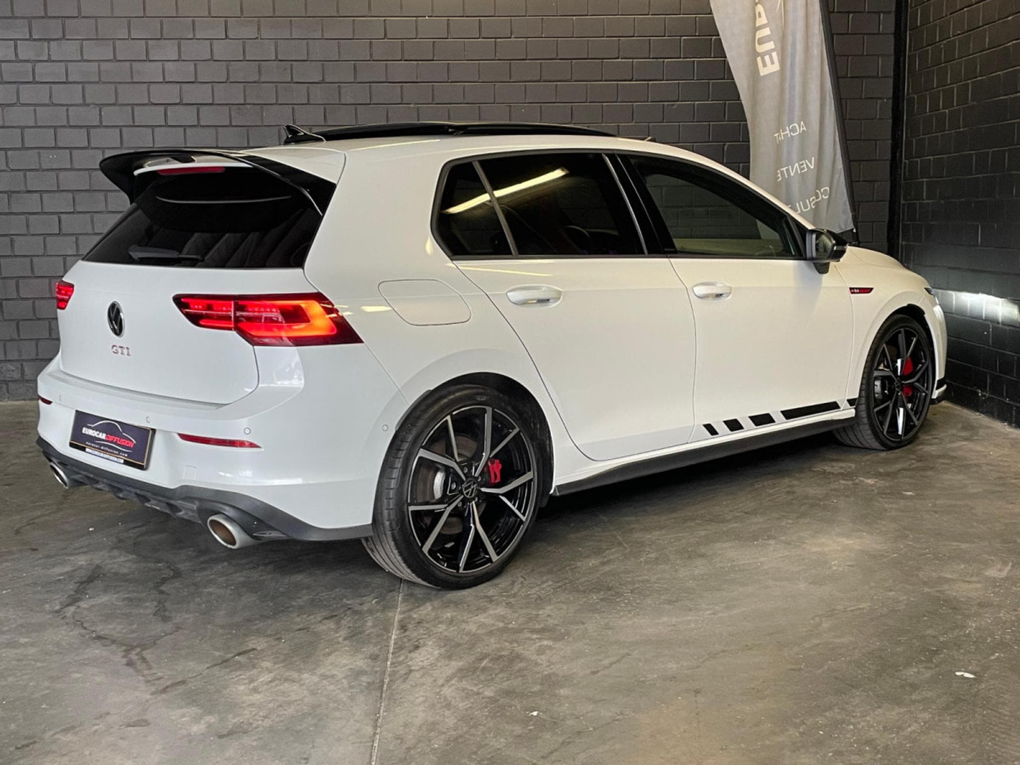 VW Golf GTI Clubsport 2.0 TSI 300CV DSG7 *PANO* MATRIX *ESTORIL* (2024) - Foto 4