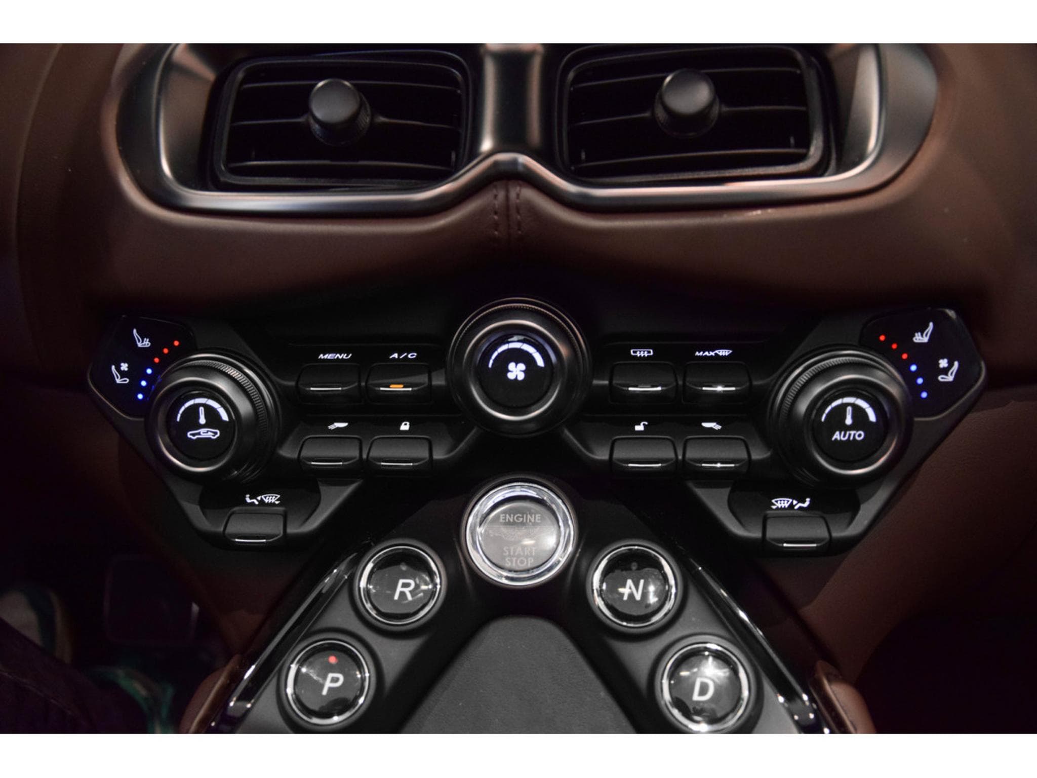 Aston-Martin V8 Vantage ROADSTER - Ultramarine Black (2022) - Foto 15