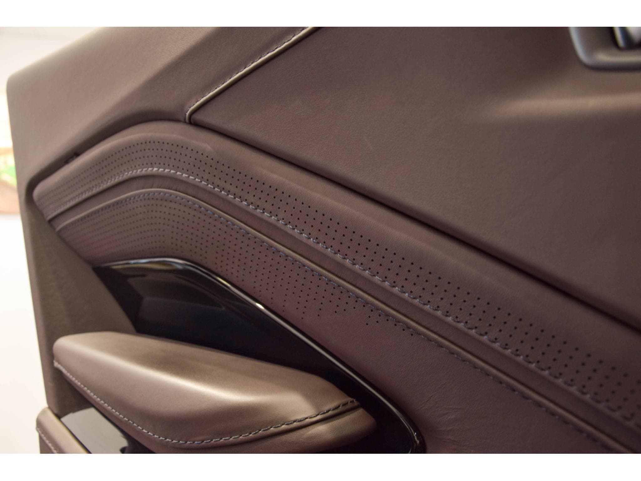 Aston-Martin V8 Vantage ROADSTER - Ultramarine Black (2022) - Foto 25