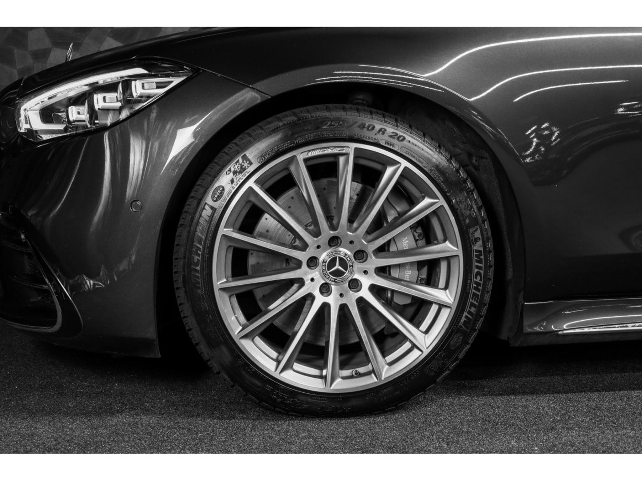 Mercedes S 580 e Limousine AMG Line (2023) - Foto 19