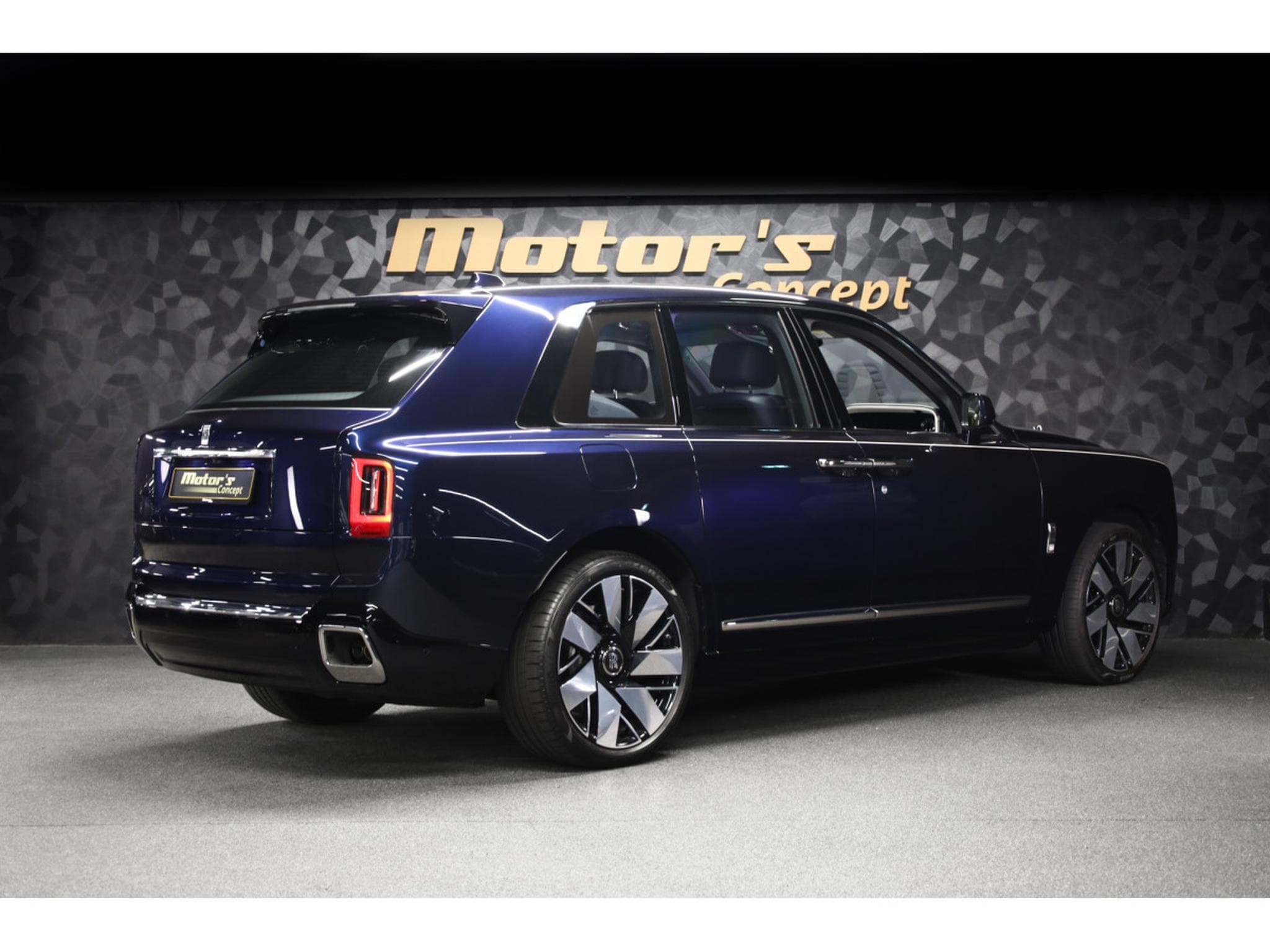 Rolls-Royce Cullinan 6.75 V12 - Midnight Sapphire (2023) - Foto 3