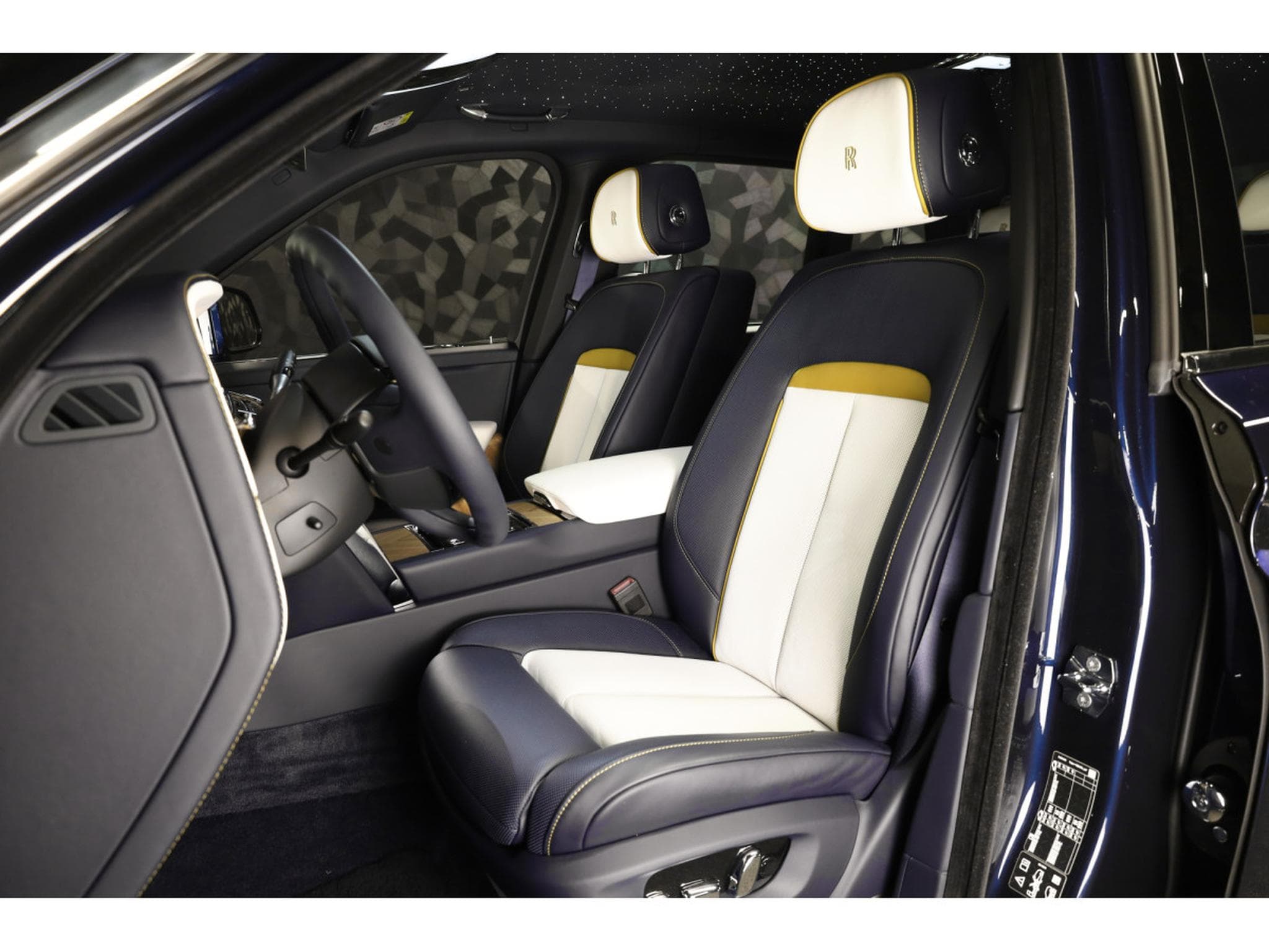 Rolls-Royce Cullinan 6.75 V12 - Midnight Sapphire (2023) - Foto 4