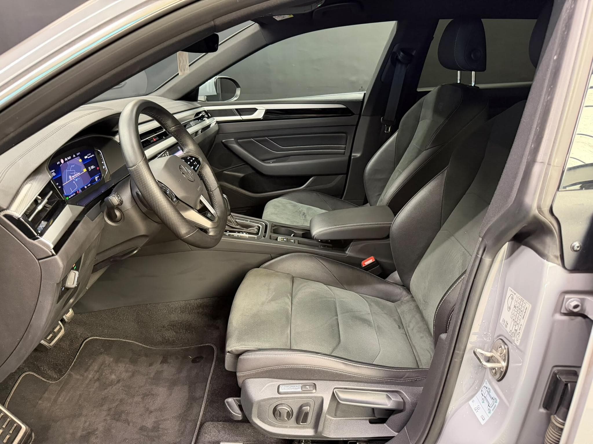 VW Arteon Shooting Break 2.0 TSI 190 R-LINE DSG (2023) - Foto 12
