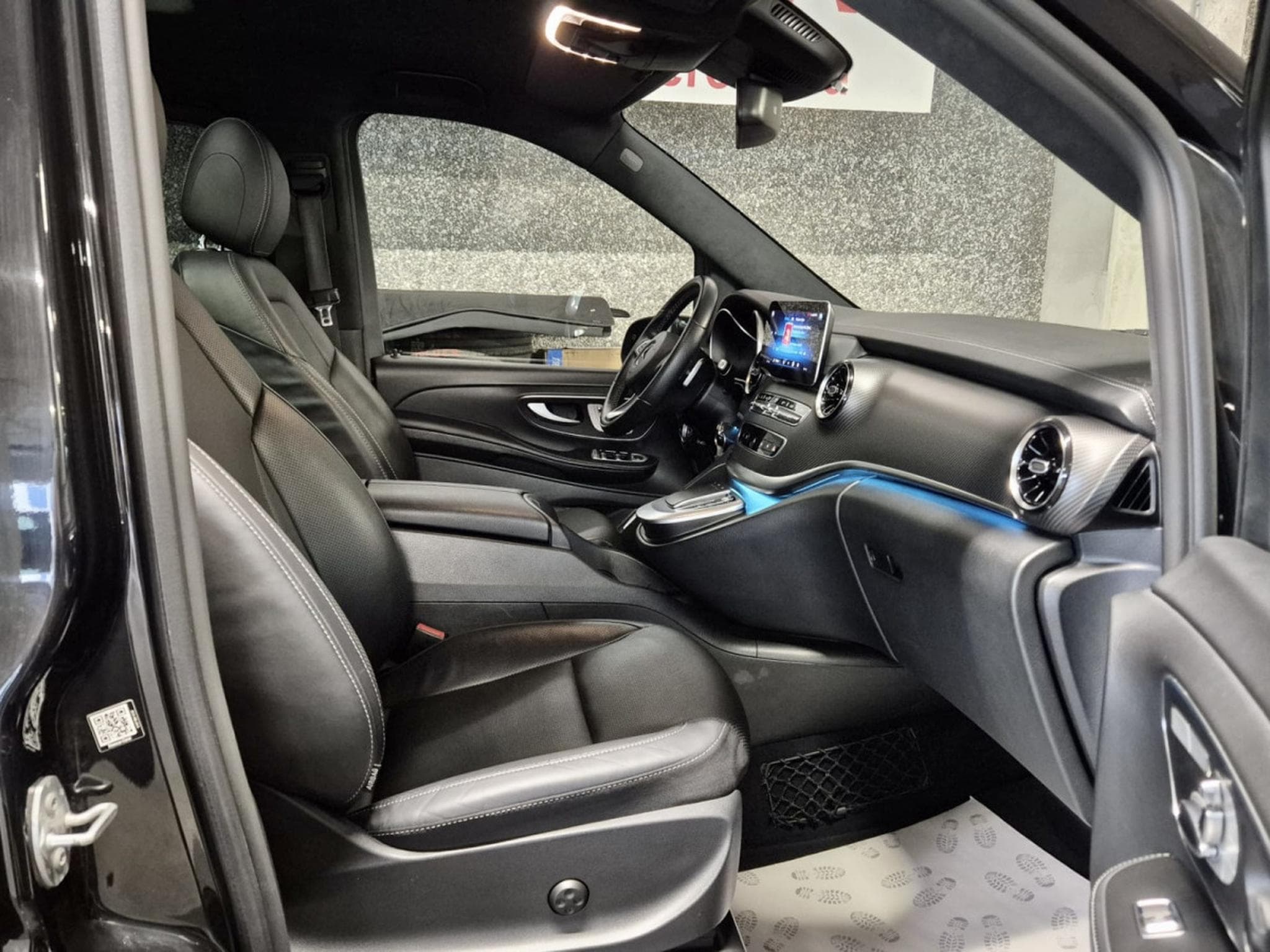 Mercedes V 250 D AMG LINE 6 SITZE BURMESTER PANO CUIR NAVI (2021) - Photo 4