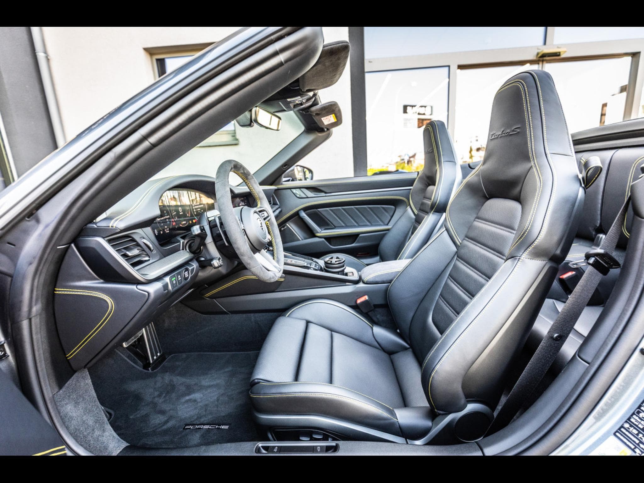 Porsche 911 (992.2) TURBO S 3.6 CABRIOLET PDK (711 CH) – VANADIUM GREY M (2026) - Photo 11