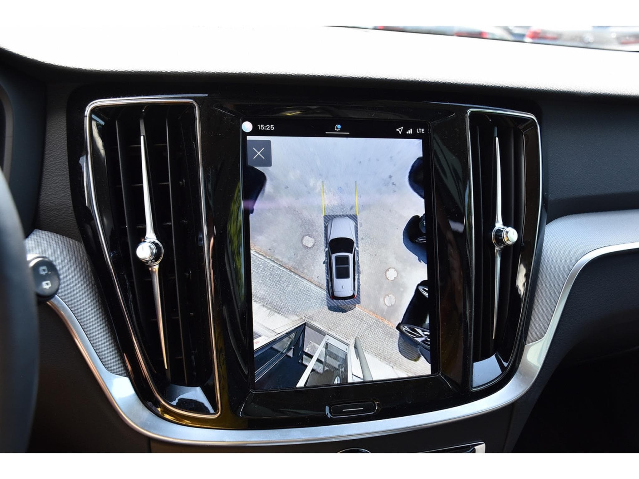 Volvo V60 2.0 B4 Plus Dark Geartronic PANO CUIR MEMO CAM360 HARMAN 1°M (2025) - Foto 14