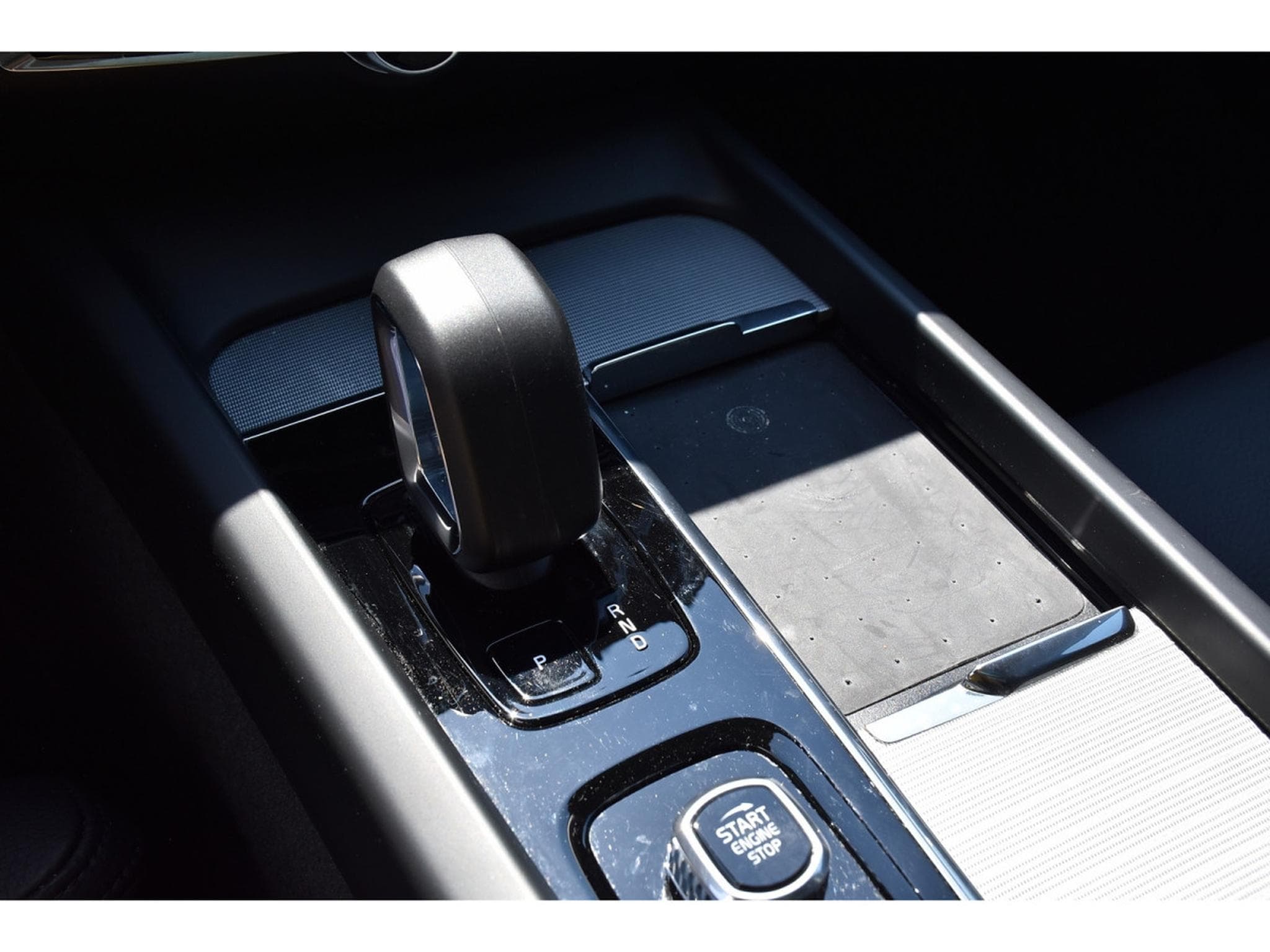 Volvo V60 2.0 B4 Plus Dark Geartronic PANO CUIR MEMO CAM360 HARMAN 1°M (2025) - Foto 18