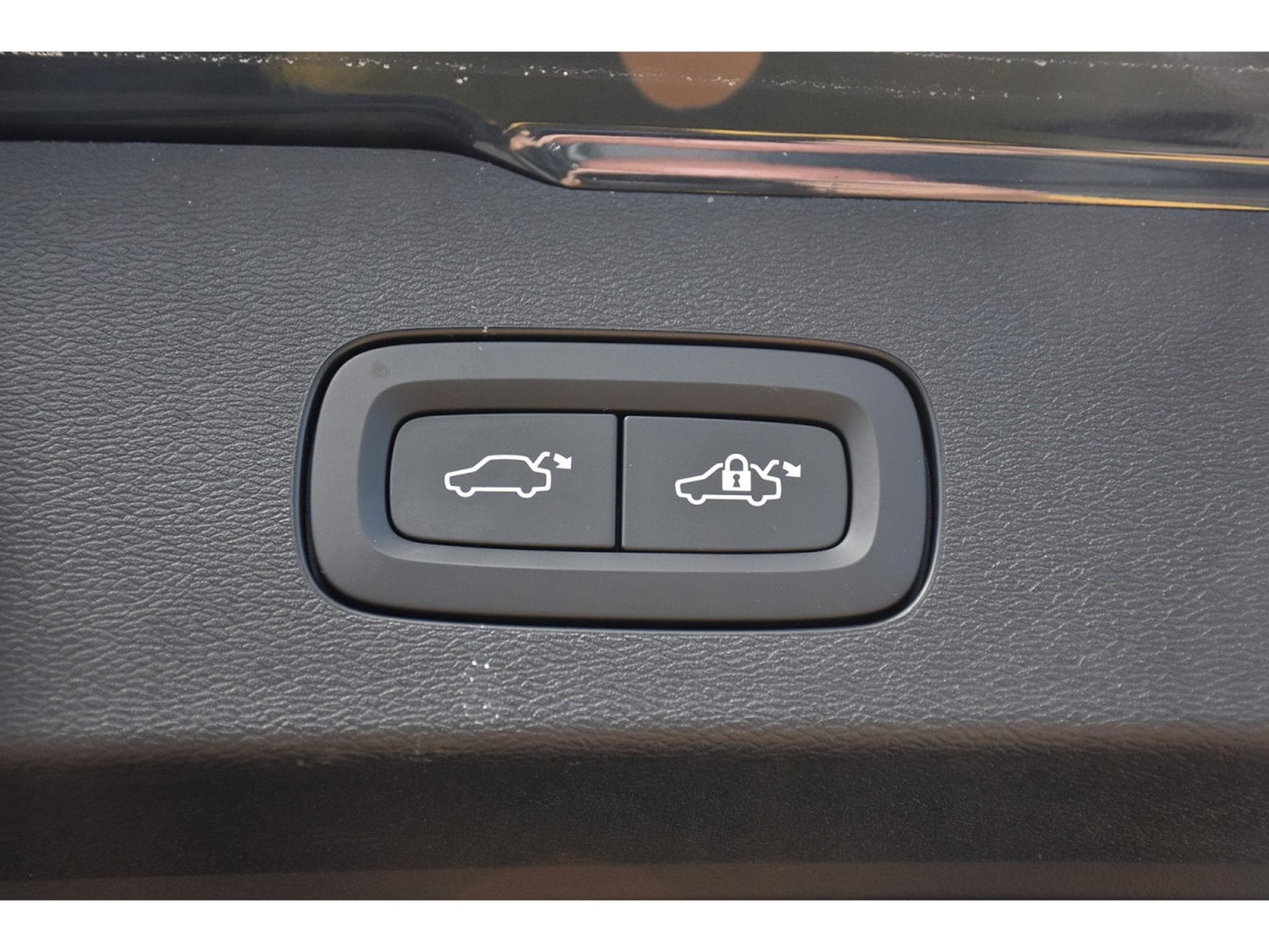 Volvo V60 2.0 B4 Plus Dark Geartronic PANO CUIR MEMO CAM360 HARMAN 1°M (2025) - Foto 22