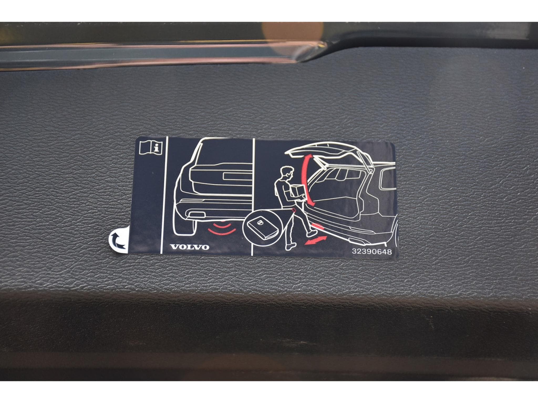 Volvo V60 2.0 B4 Plus Dark Geartronic PANO CUIR MEMO CAM360 HARMAN 1°M (2025) - Foto 23