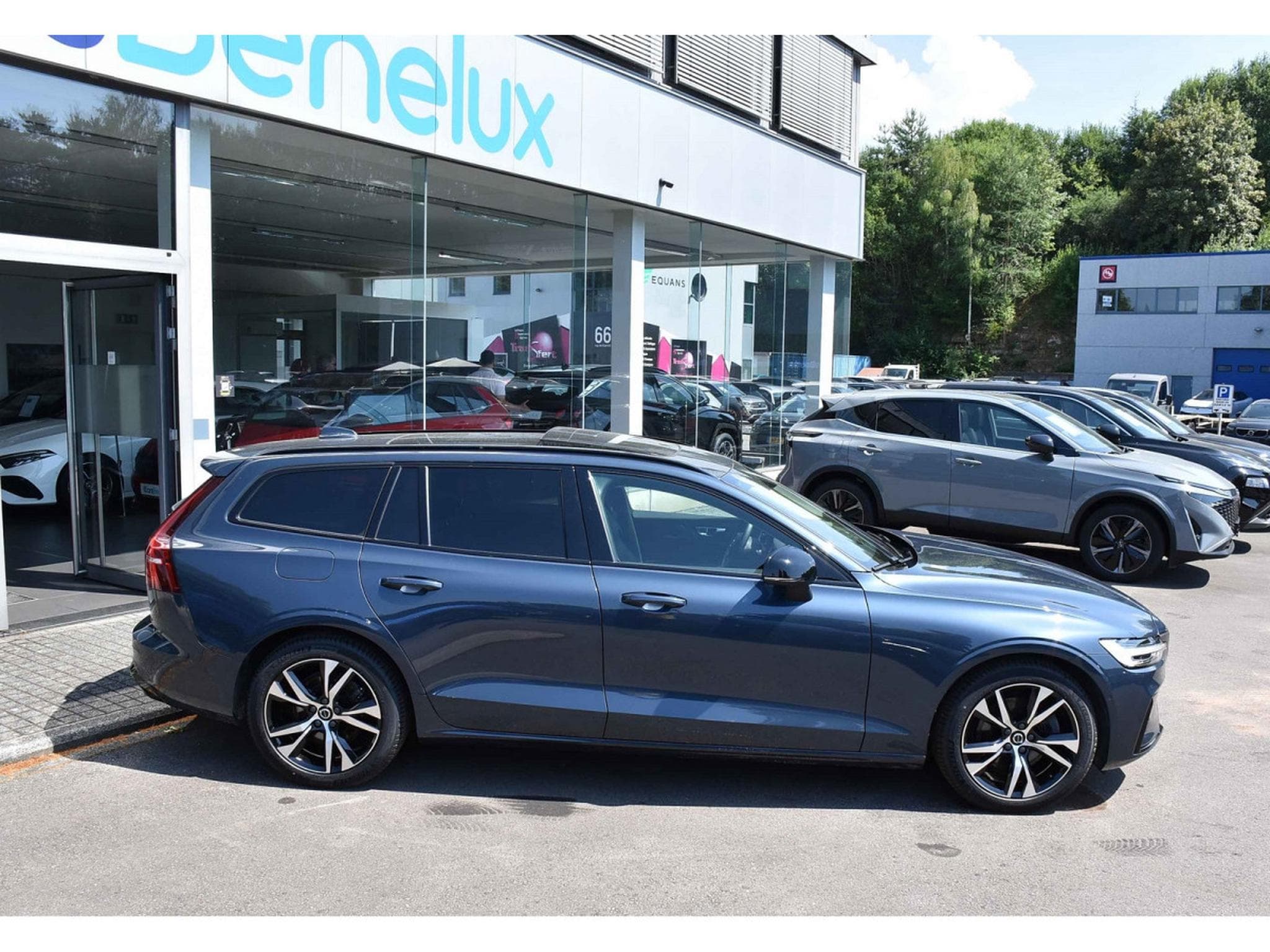 Volvo V60 2.0 B4 Plus Dark Geartronic PANO CUIR MEMO CAM360 HARMAN 1°M (2025) - Foto 3