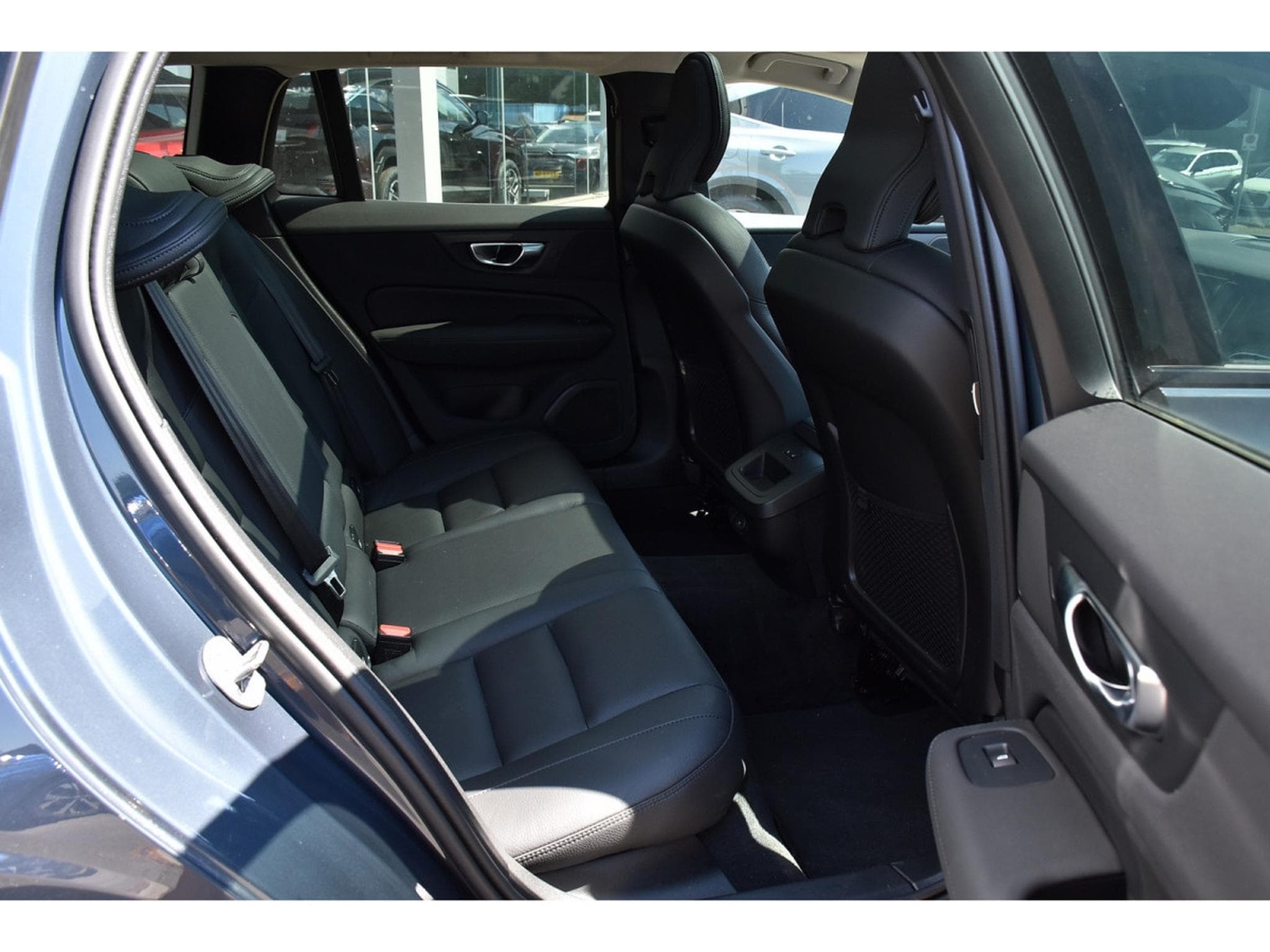 Volvo V60 2.0 B4 Plus Dark Geartronic PANO CUIR MEMO CAM360 HARMAN 1°M (2025) - Foto 8