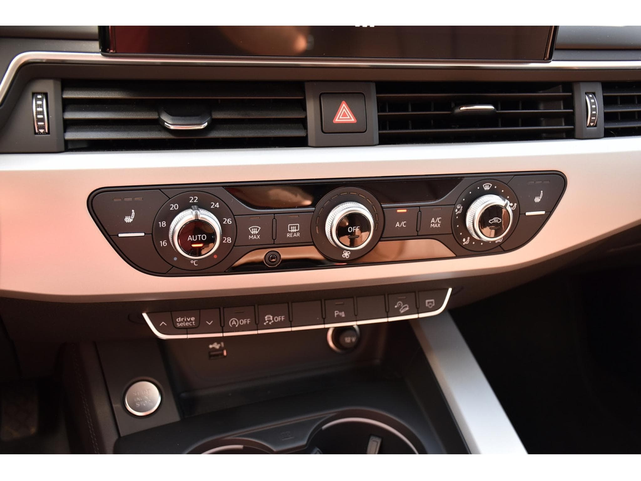 Audi A4 40 TDI Quattro S-Tronic CUIR GPS ATT RMQ CAM 1° MAIN (2022) - Foto 18