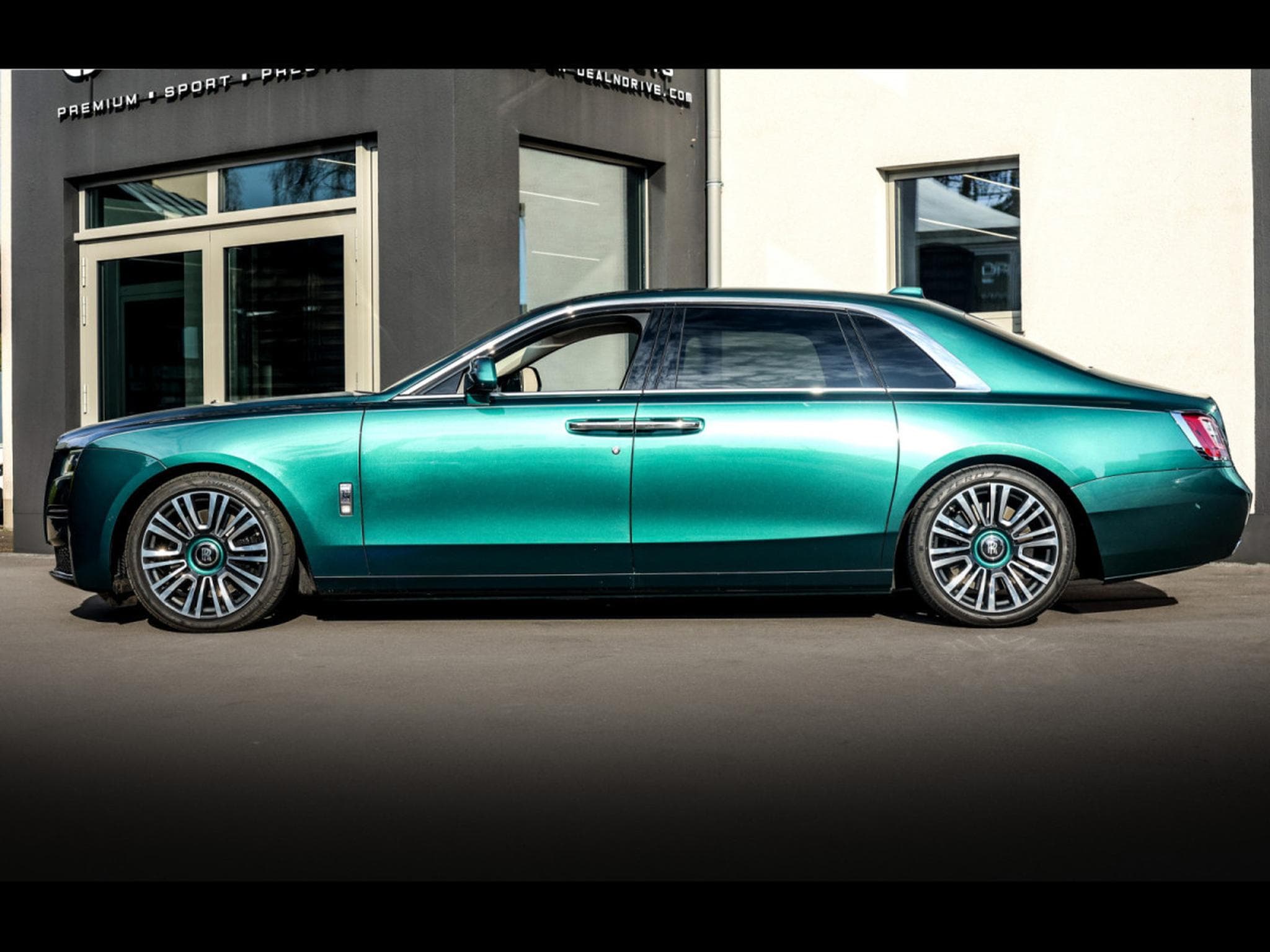 Rolls-Royce Ghost GHOST 6.75 V12 (571 CH) EXTENDED WHEELBASE (EWB) – FULL PPF (2022) - Foto 2