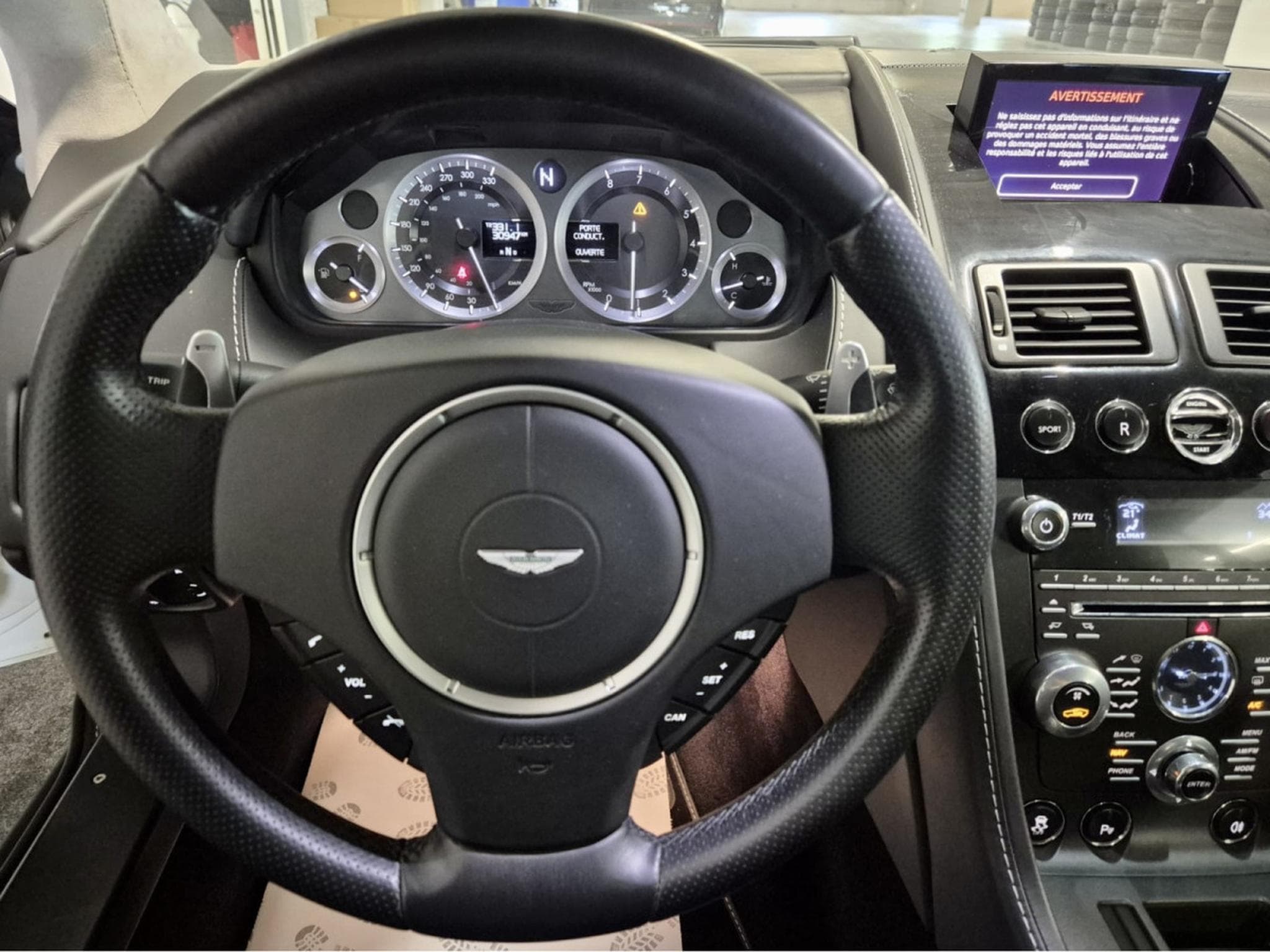 Aston-Martin V8 Vantage EUROPA CARBON CUIR NAVI (2013) - Foto 6