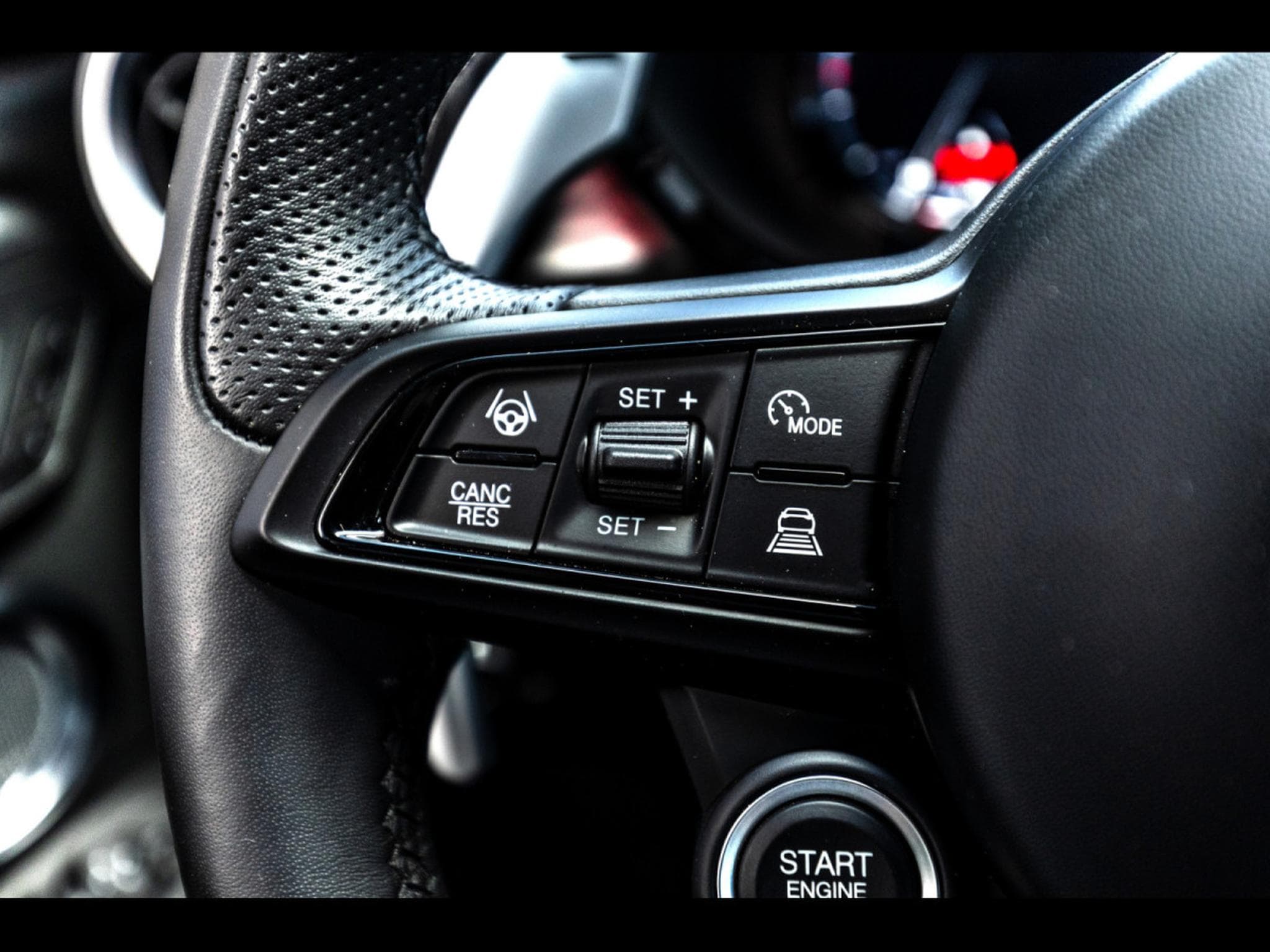 Alfa-Romeo Tonale VELOCE 1.5 MILD-HYBRID TCT – ROSSO ALFA (2023) - Foto 22