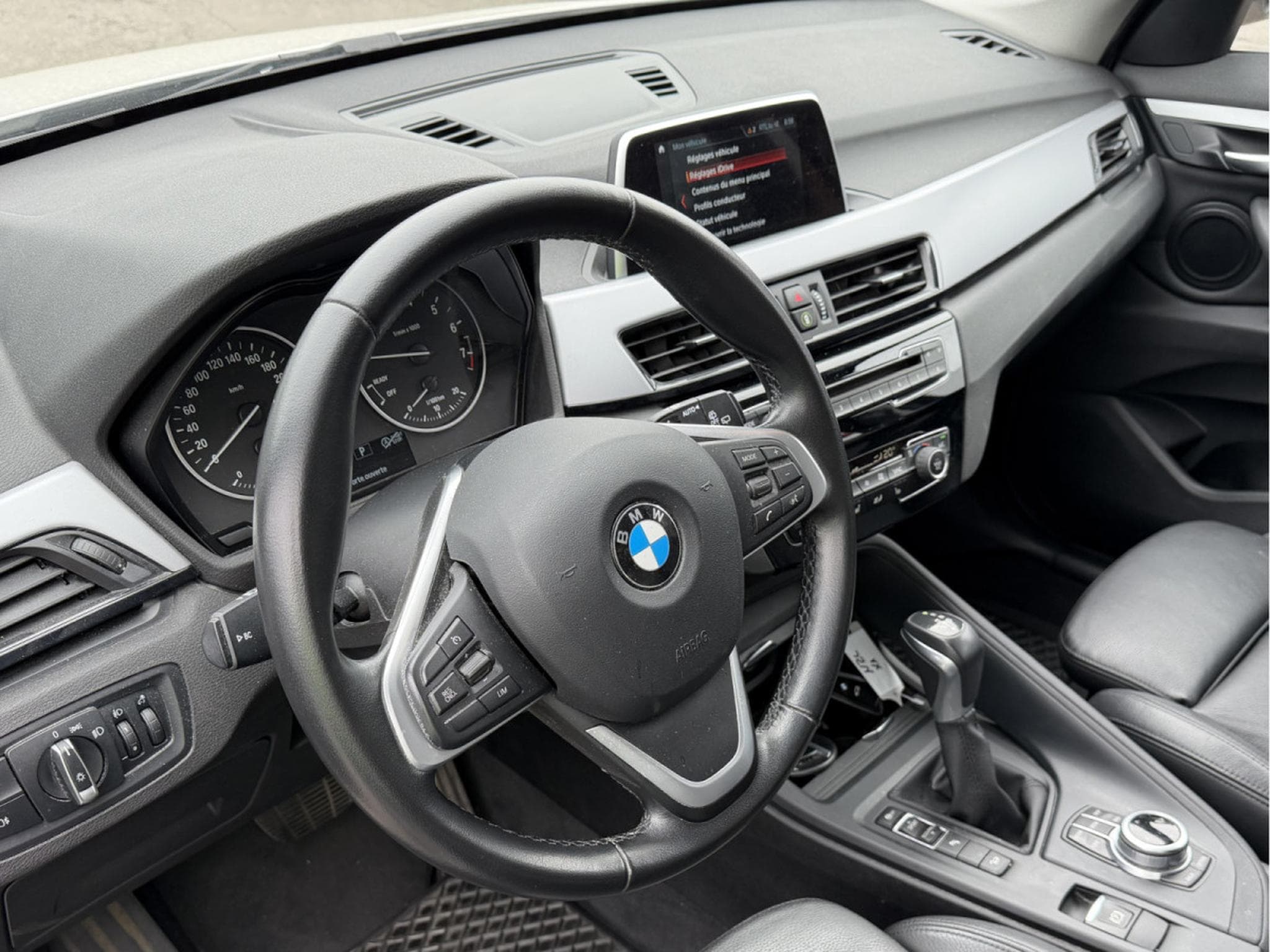 BMW X1 X1 2.0 i X drive Navi Cuir 4x4 (2017) - Foto 4