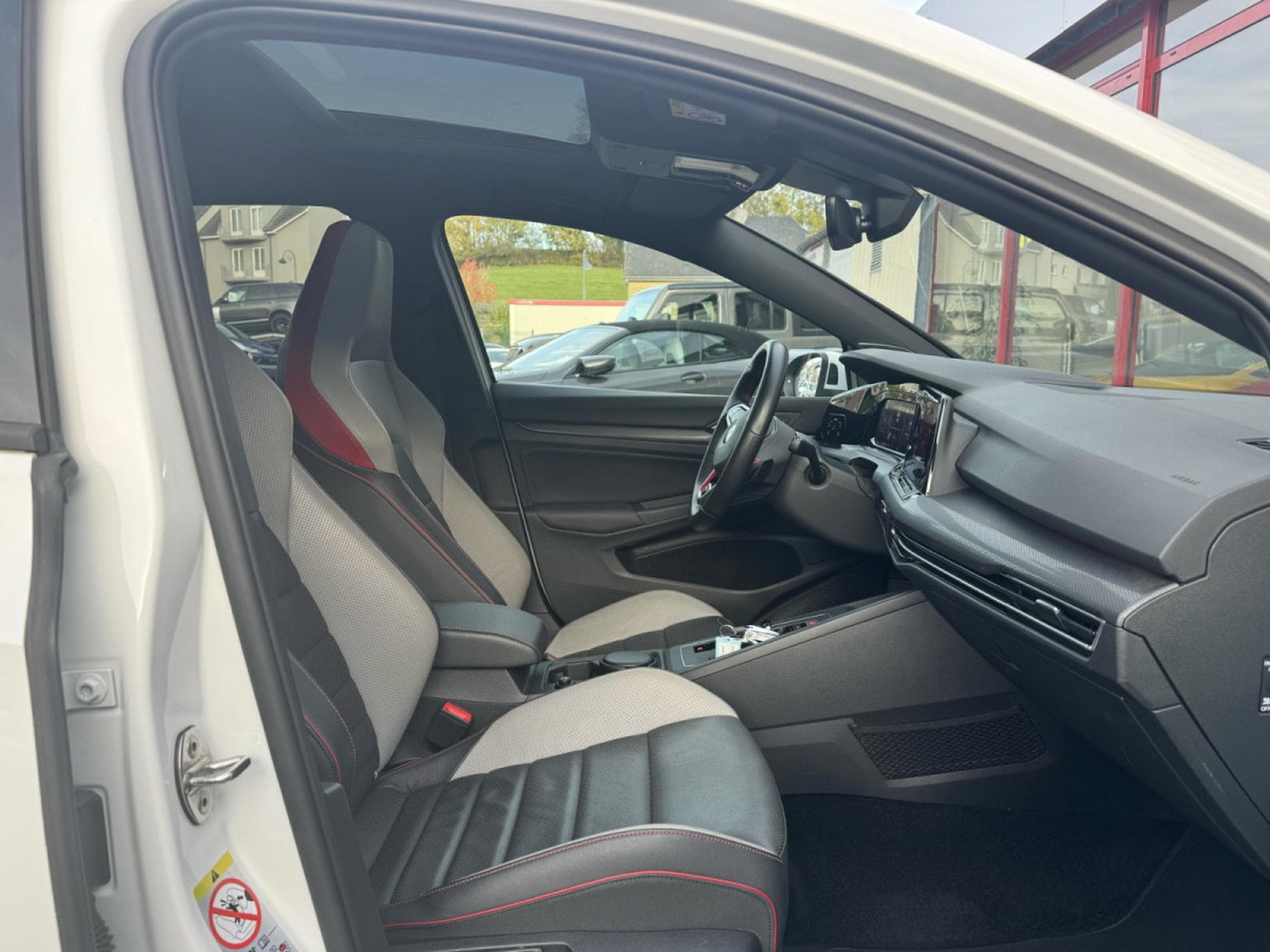 VW Golf GTI 2.0 TSI 300 CLUBSPORT DCC IQ LIGHT HEAD UP HARMAN KARDON (2021) - Foto 5