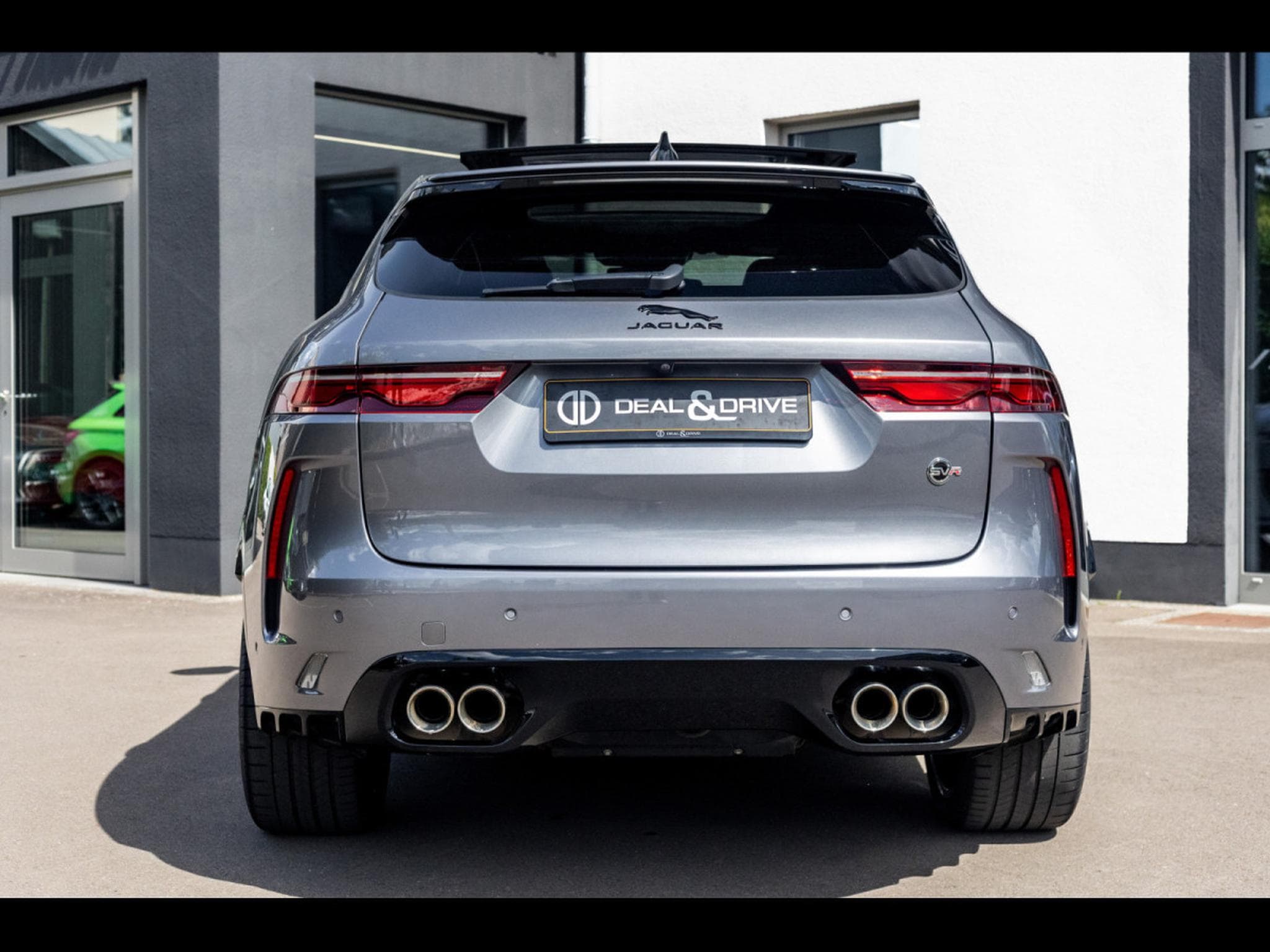 Jaguar F-Pace 5.0 SUPERCHARGED P550 SVR AWD – EIGER GREY METALLIC – WARRAN (2024) - Foto 4