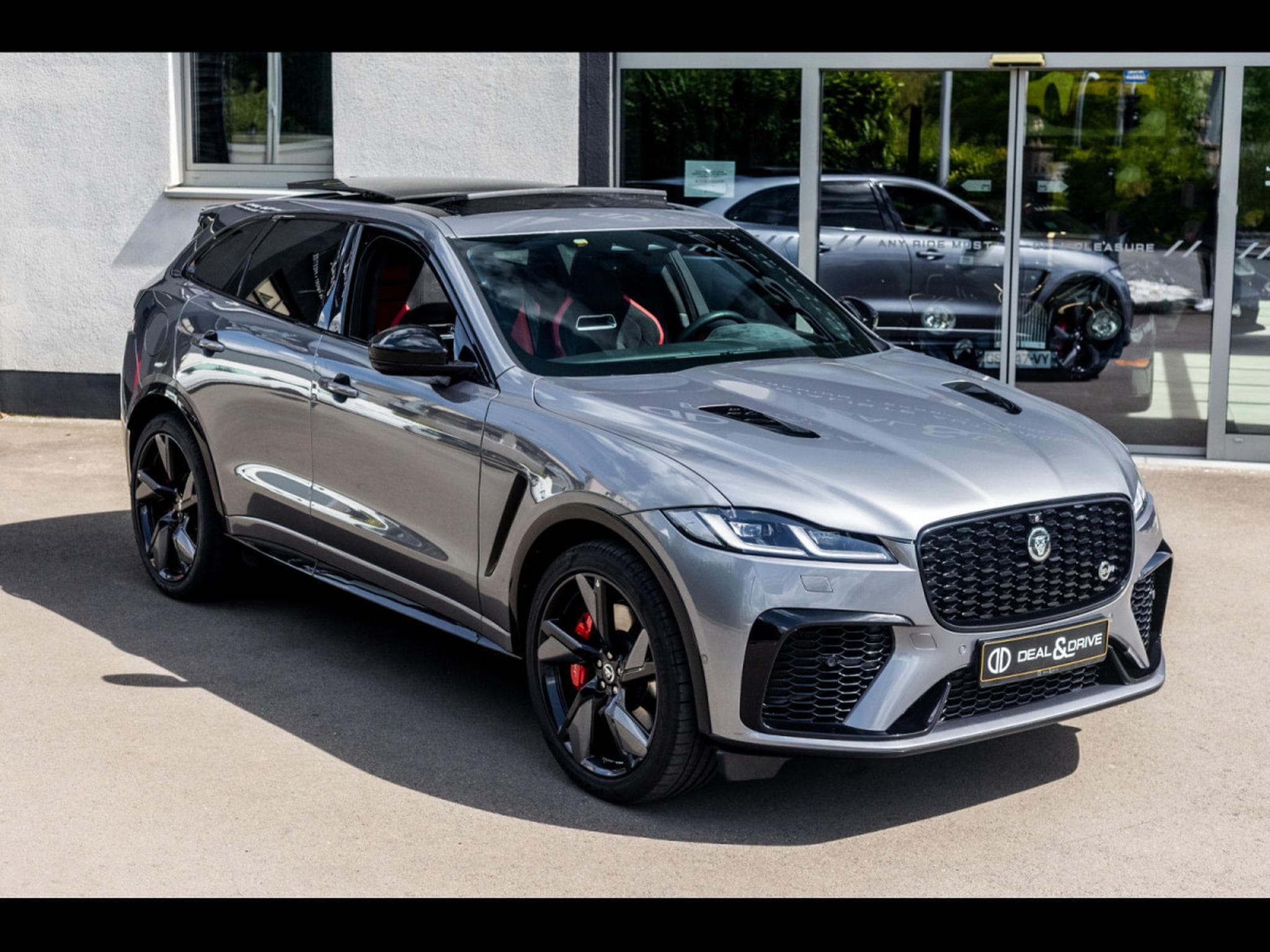 Jaguar F-Pace 5.0 SUPERCHARGED P550 SVR AWD – EIGER GREY METALLIC – WARRAN (2024) - Foto 6