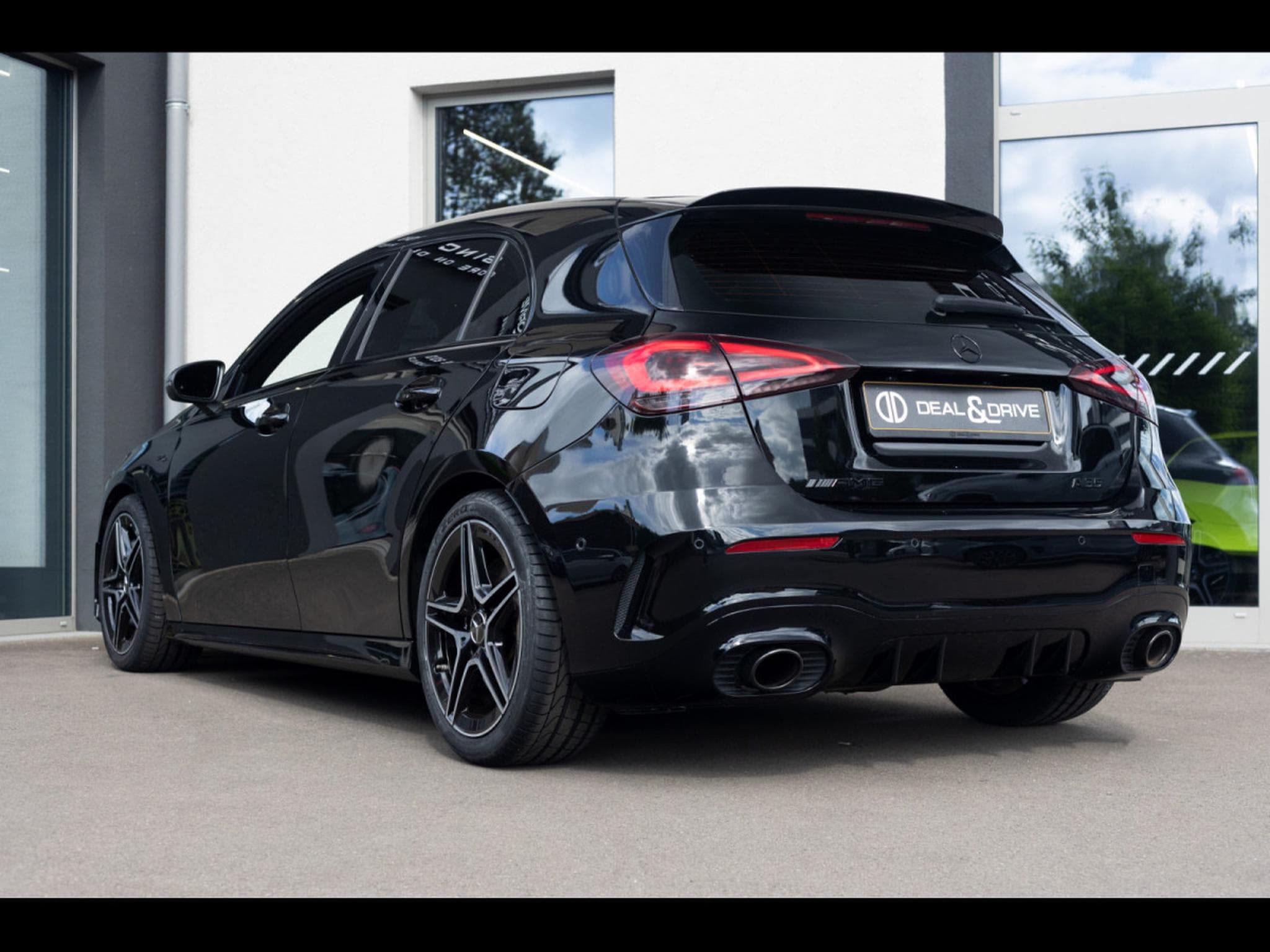 Mercedes A 35 AMG 4M+°KOSMOS BLACK (2021) - Photo 3