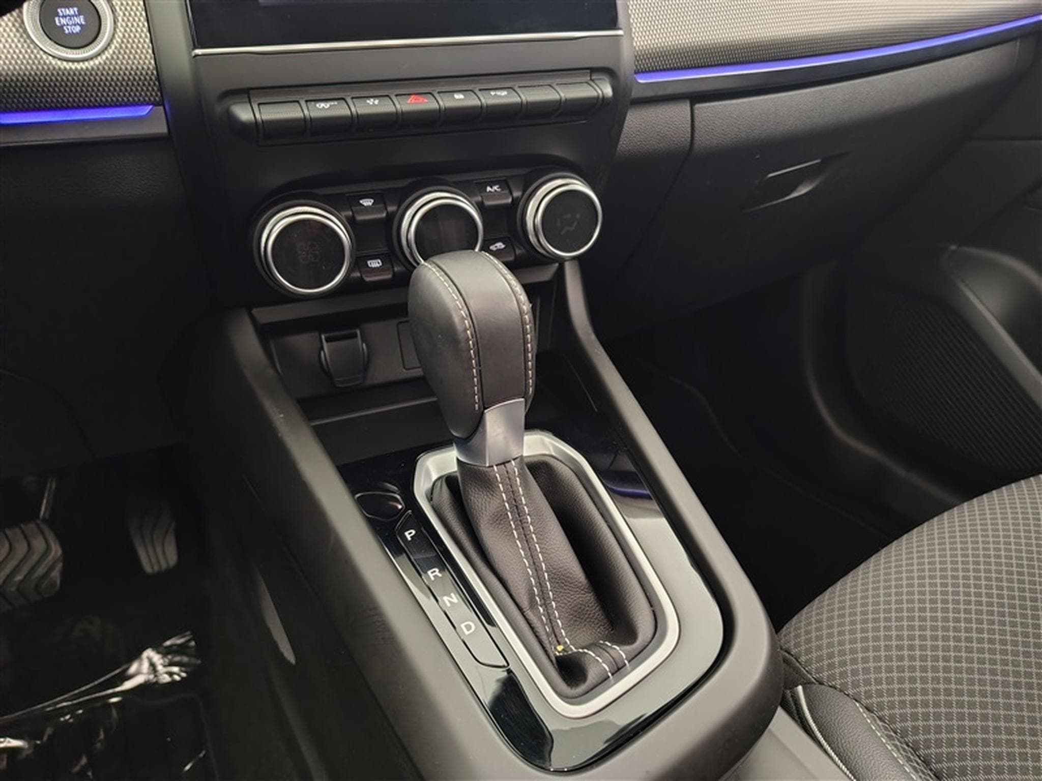 Renault Arkana 1.3 TCe 140cv EDC Zen CARPLAY / FULL LED / CAMERA / JA 17" (2022) - Photo 12