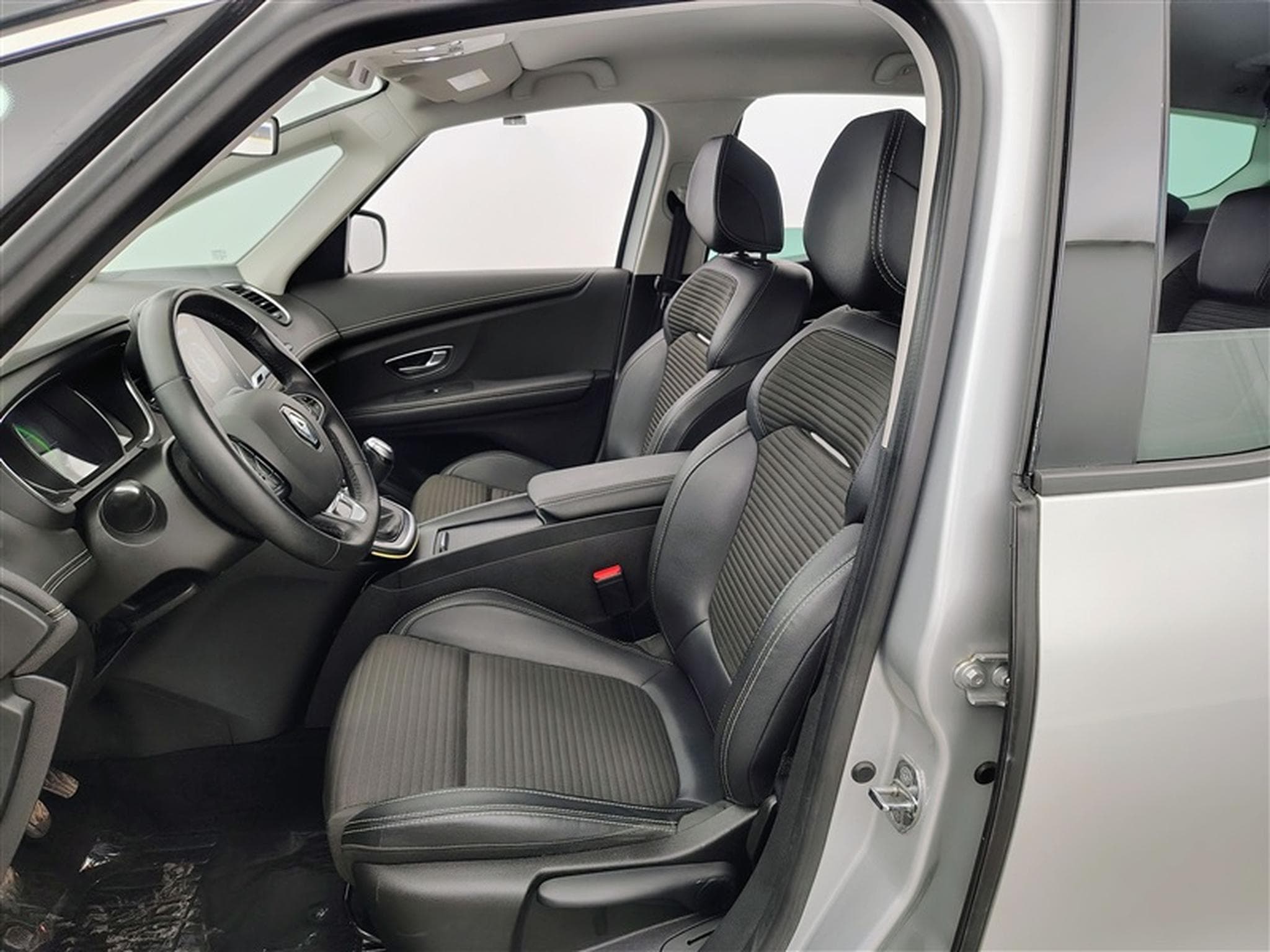 Renault Scenic Grand Sc?nic 1.7 Blue dCi Bose Edition (EU6.2) (2019) - Photo 7