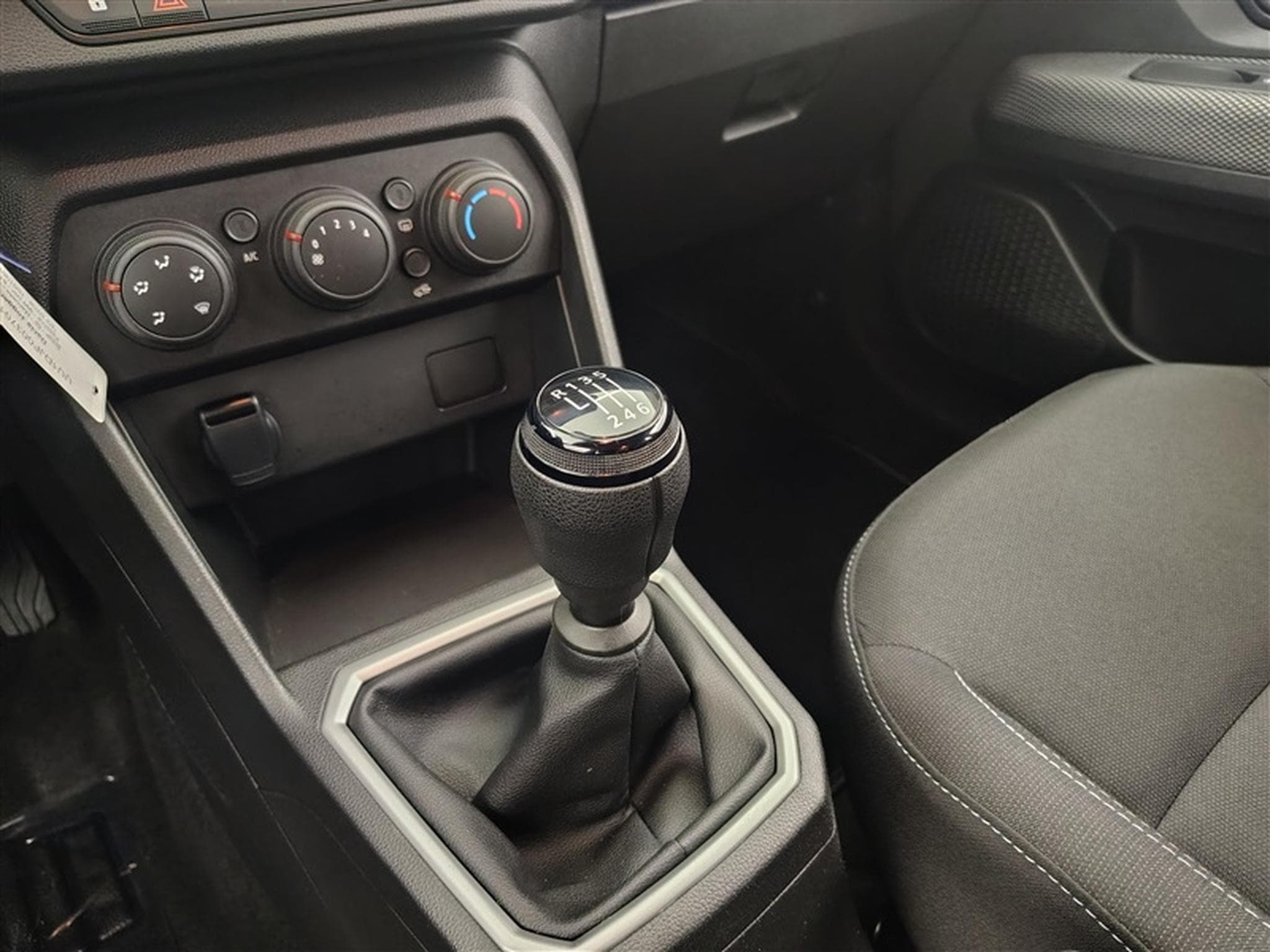 Dacia Jogger 1.0 TCe Expression 7pl. (2023) - Photo 12