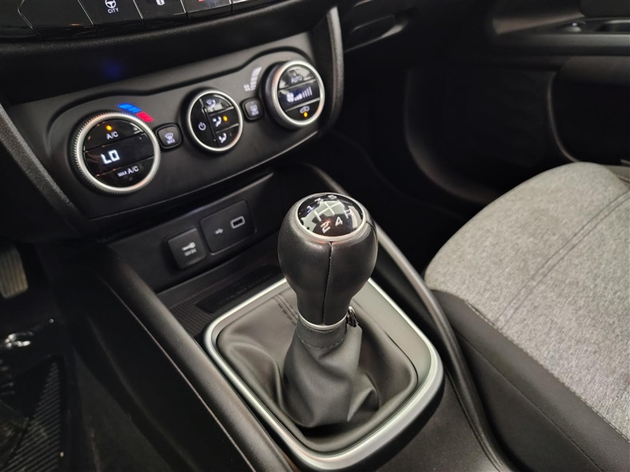 Fiat Tipo Hatchback 1.0 T FireFly Cross NAVI / FULL LED / CAMERA (2023) - Photo 12