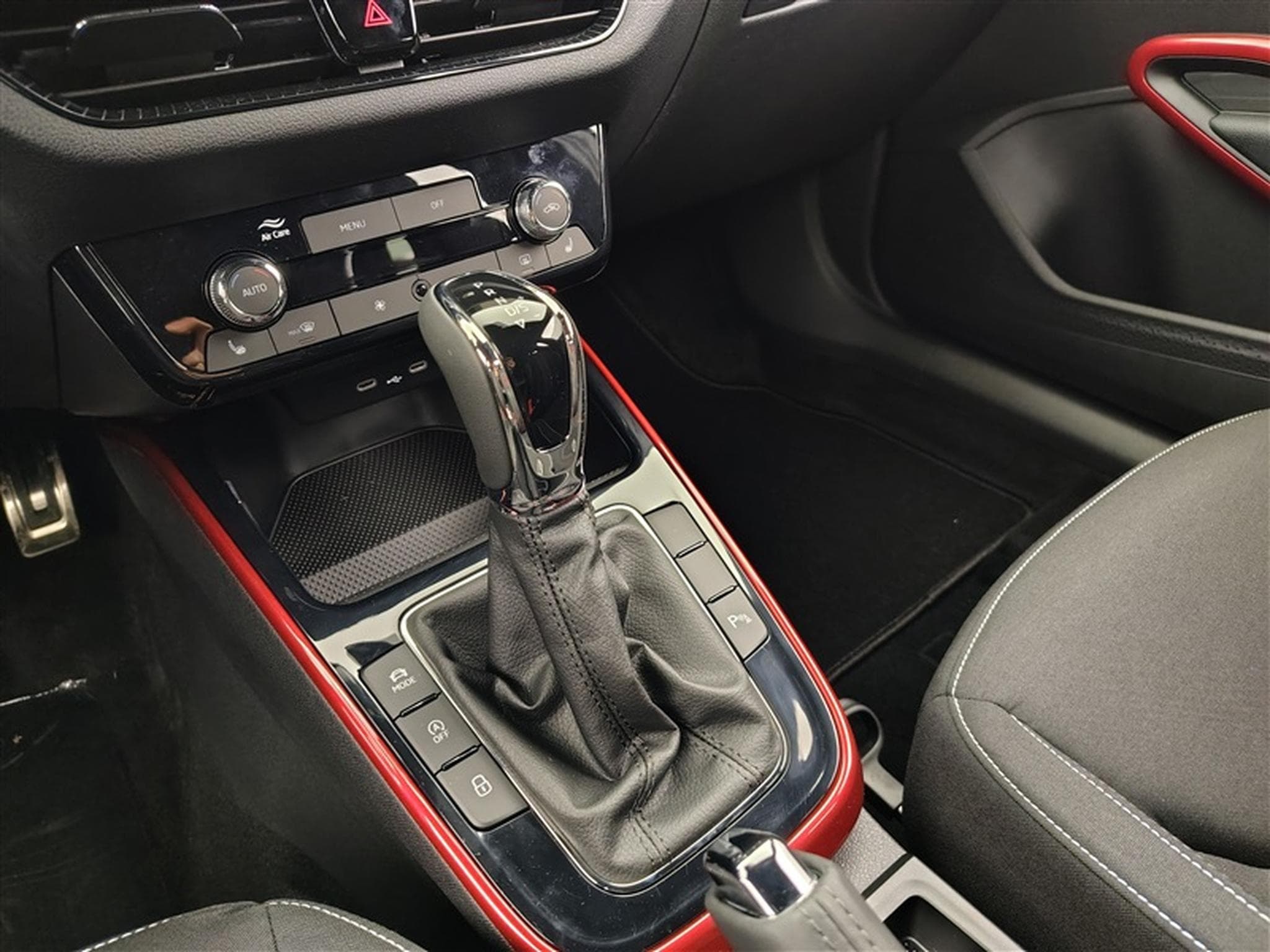 Skoda Fabia 1.0 TSI 115cv DSG MonteCarlo CARPLAY / FULL LED / CAMERA (2026) - Photo 13