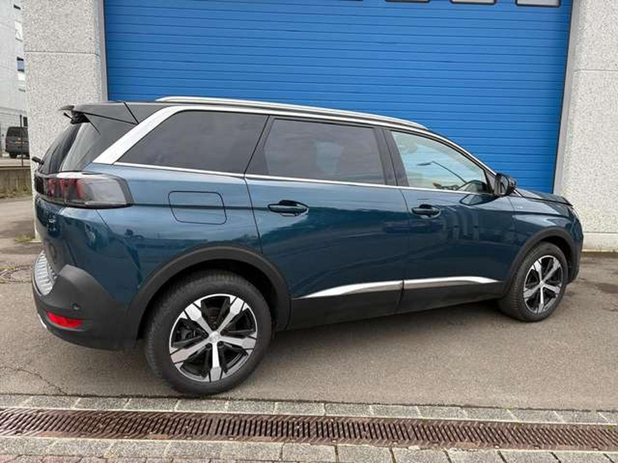 Peugeot 5008 5008 PureTech 130 EAT8 Stop (2023) - Foto 3