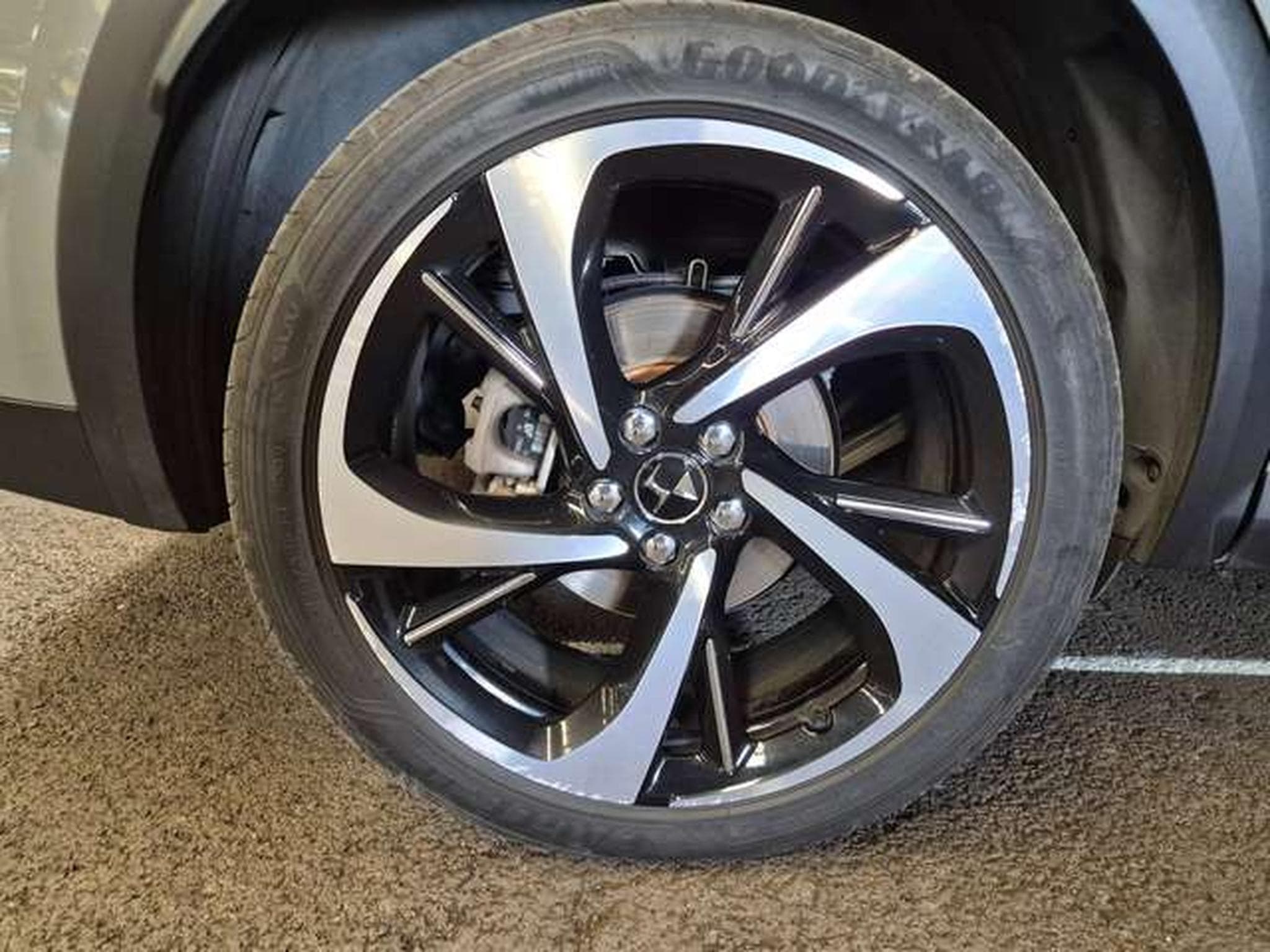 DS Automobiles DS7 DS7 E-TENSE 225 RIVOLI (2024) - Photo 11