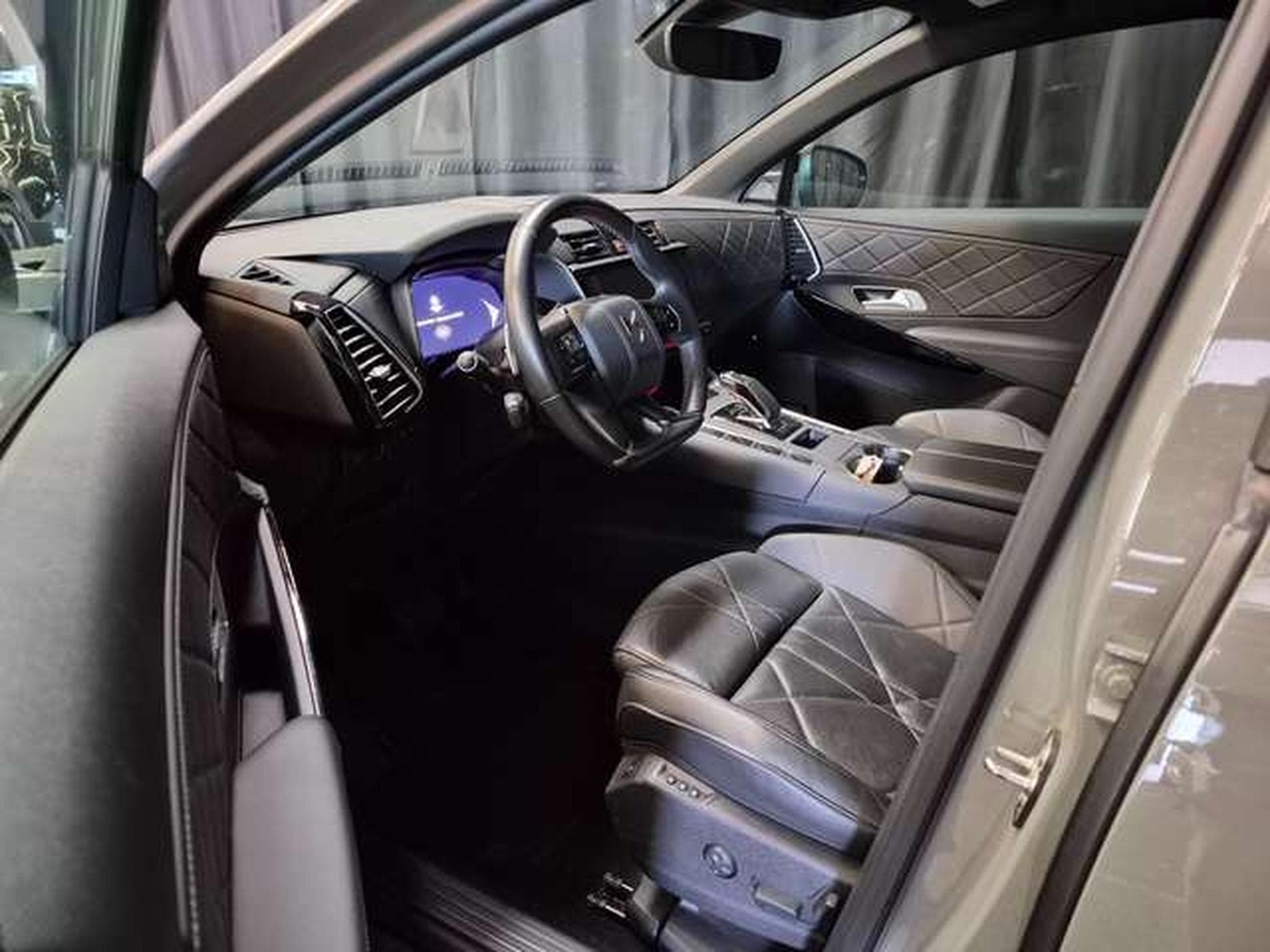 DS Automobiles DS7 DS7 E-TENSE 225 RIVOLI (2024) - Photo 4