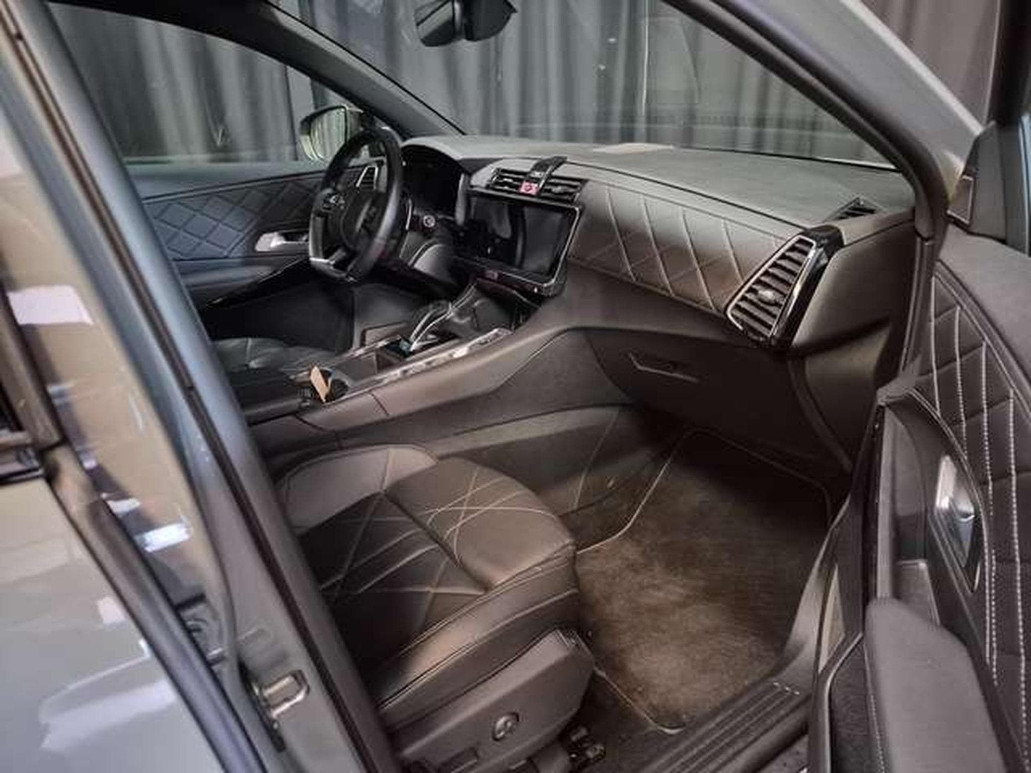 DS Automobiles DS7 DS7 E-TENSE 225 RIVOLI (2024) - Photo 6