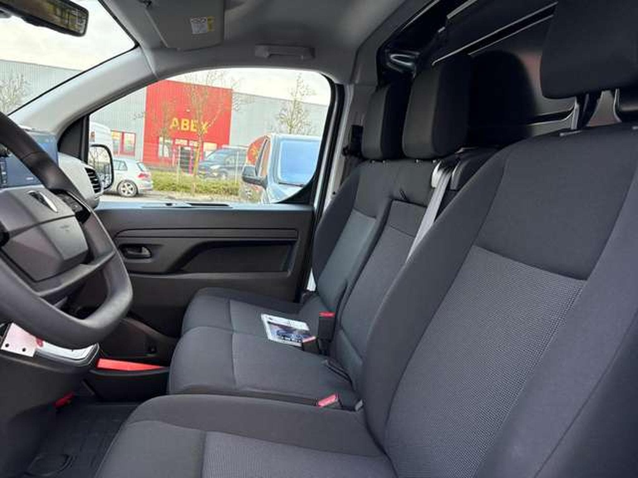 Peugeot Expert 2.0 BHDI 145 S&S EAT8 (2025) - Photo 5