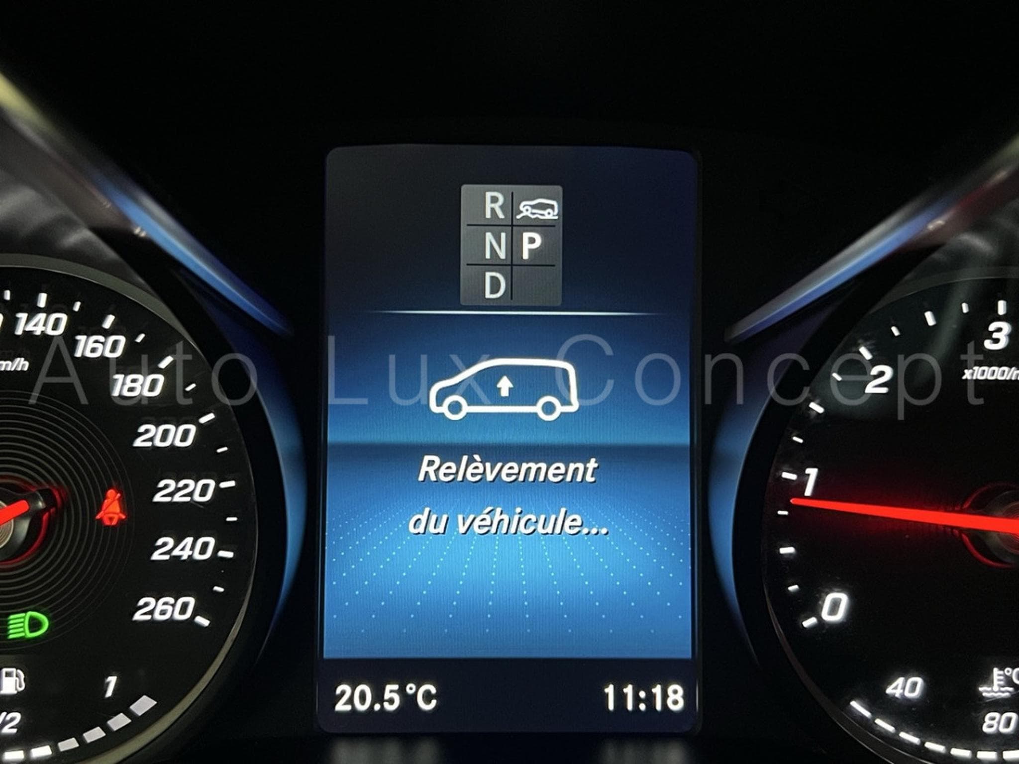 Mercedes V 300 d 4MATIC XL AVANTGARDE AMG Line 9G-TRONIC (2022) - Photo 16