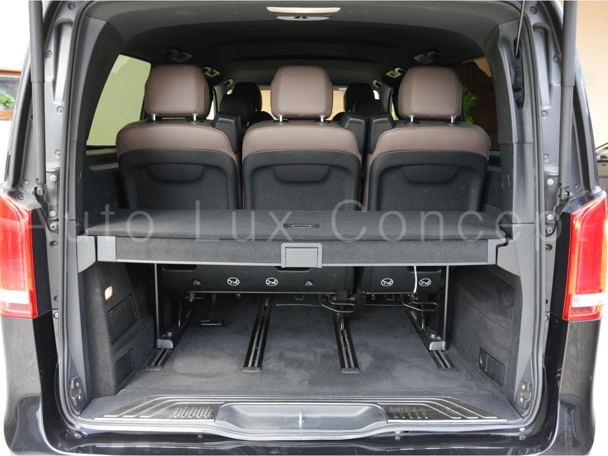 Mercedes V 300 d 4MATIC XL AVANTGARDE AMG Line 9G-TRONIC (2022) - Photo 24