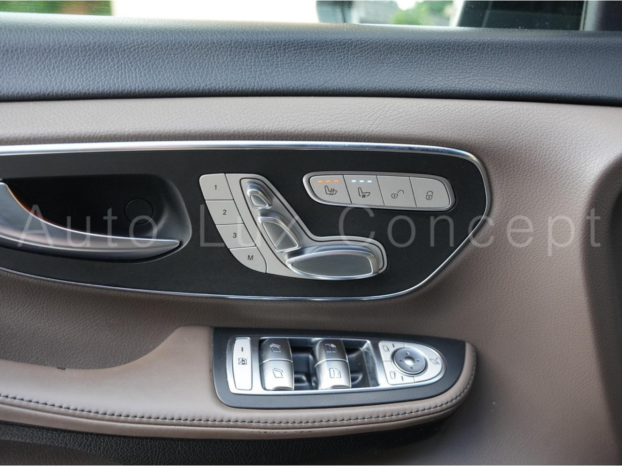 Mercedes V 300 d 4MATIC XL AVANTGARDE AMG Line 9G-TRONIC (2022) - Photo 26