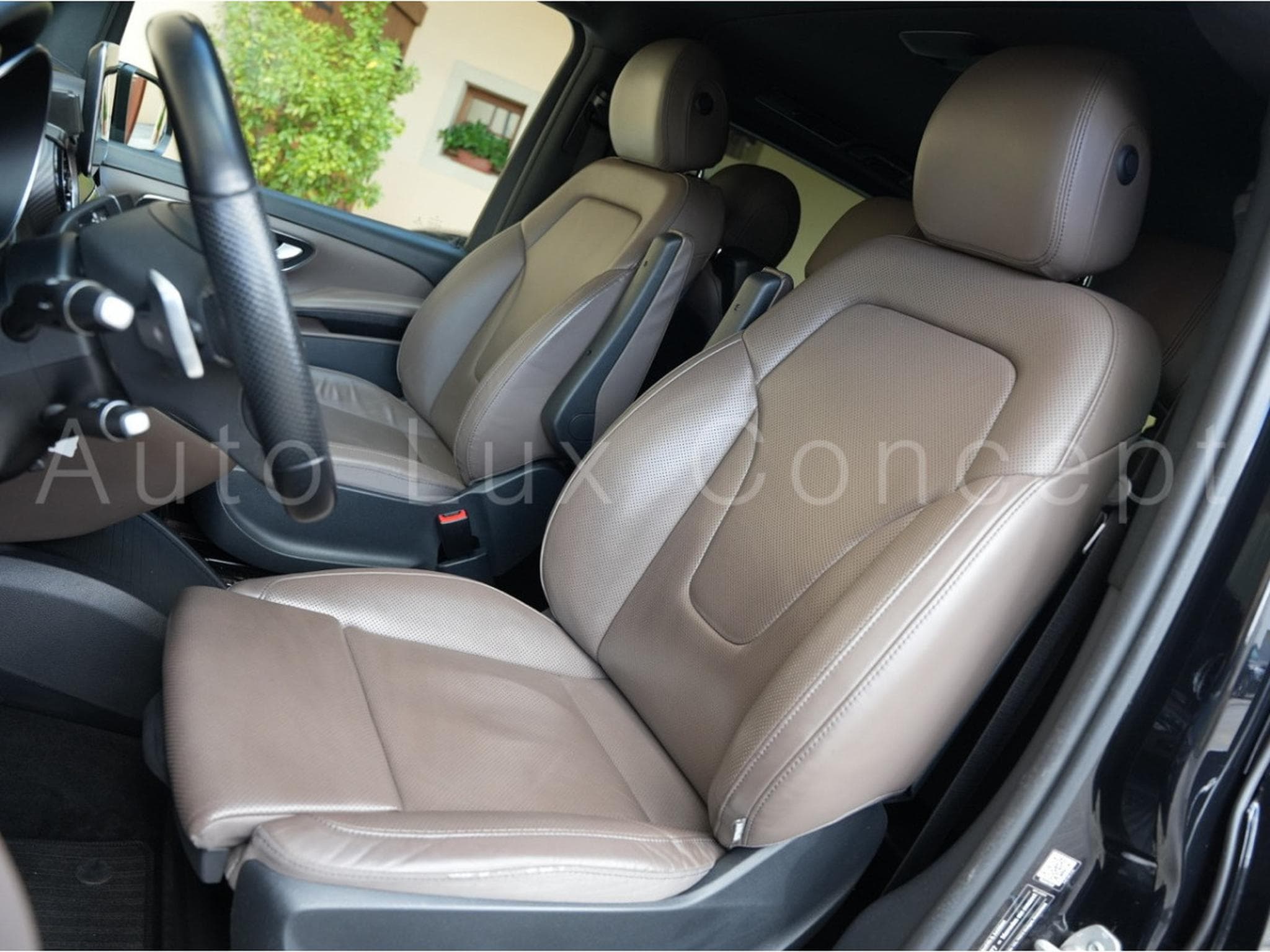Mercedes V 300 d 4MATIC XL AVANTGARDE AMG Line 9G-TRONIC (2022) - Photo 7