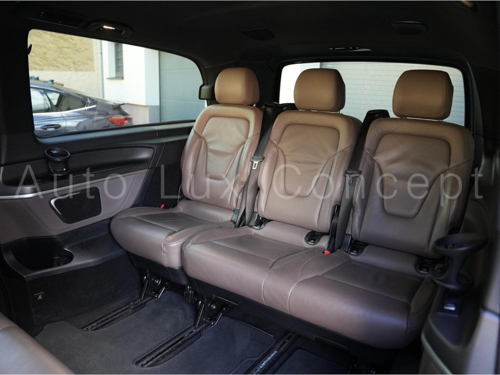Mercedes V 300 d 4MATIC XL AVANTGARDE AMG Line 9G-TRONIC (2022) - Photo 9