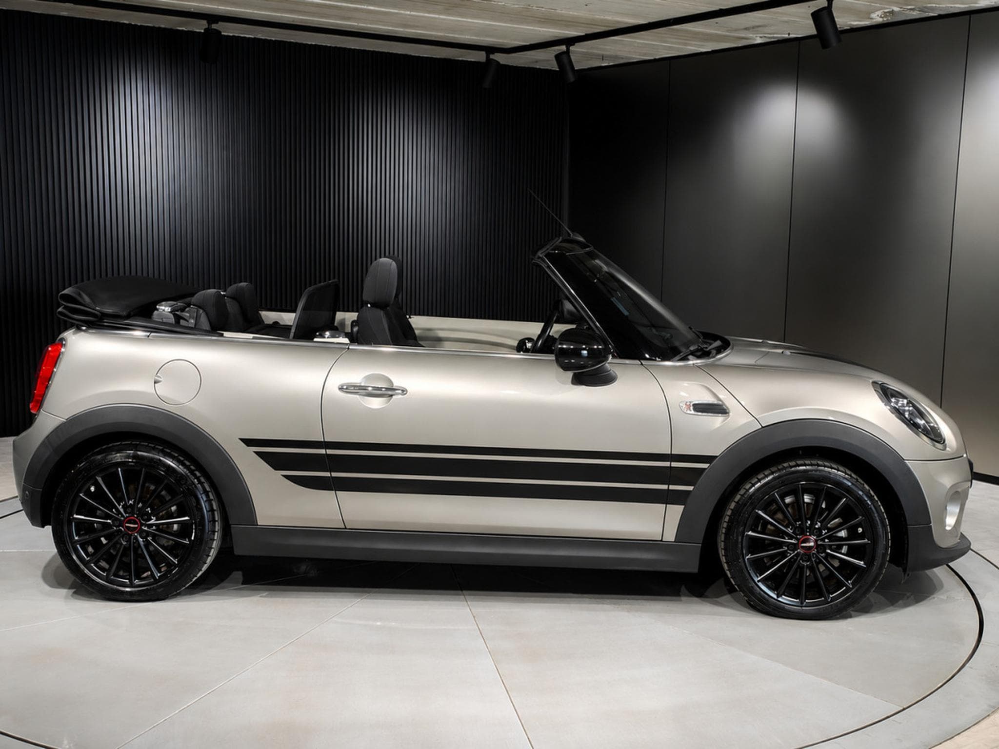 Mini Cooper Cabriolet 1.5i BLUETOOTH GPS SIEGES CHAUFF RADAR ARR (2018) - Photo 2