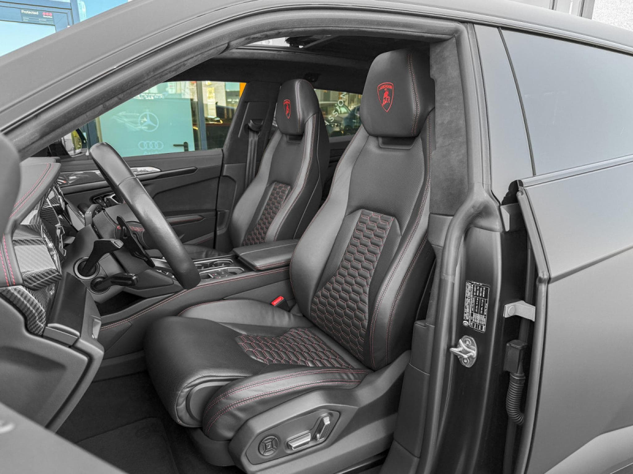 Lamborghini Urus 4.0 V8 Auto./PANO/22/360°/HUD/CARBON/VOLL (2021) - Photo 5