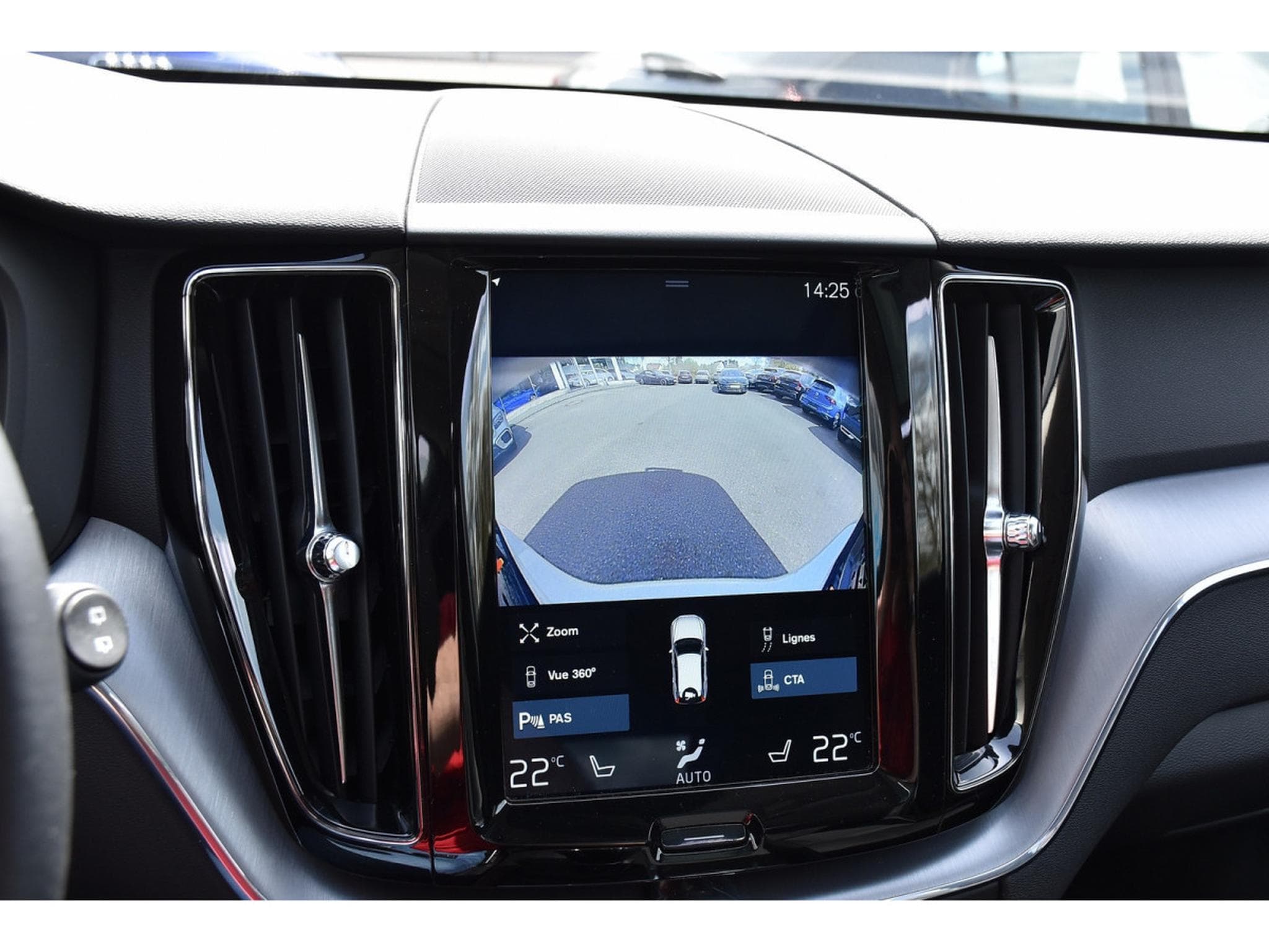 Volvo XC60 2.0 T5 Momentum Geartronic MEMO PANO BLIS CAM360 1° MAIN (2019) - Foto 16